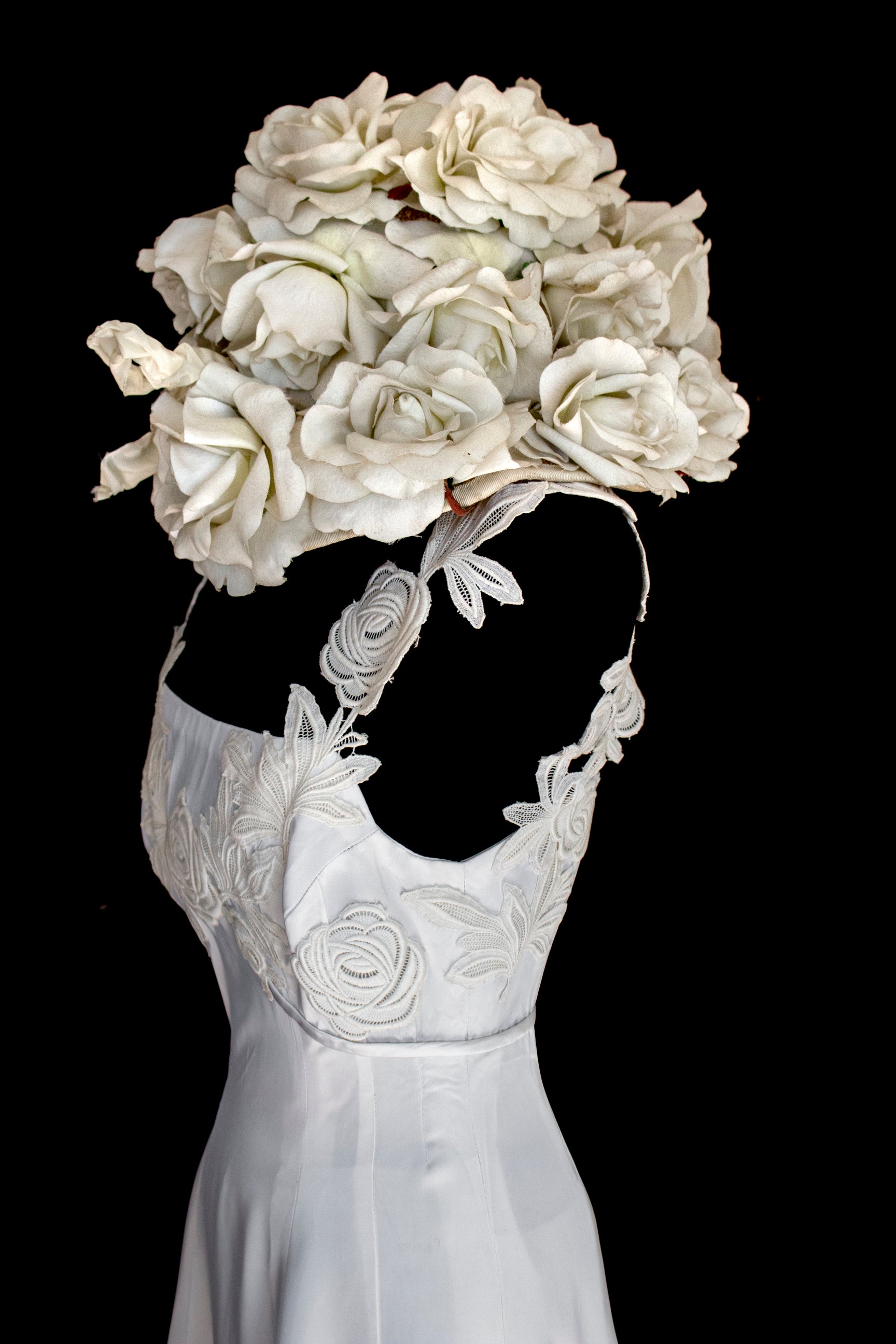 252 - ICONIC 1960S EMPIRE BRIDAL SET: ICE SATIN GOWN & STRAW BUCKET HAT WITH MAXI ROSES