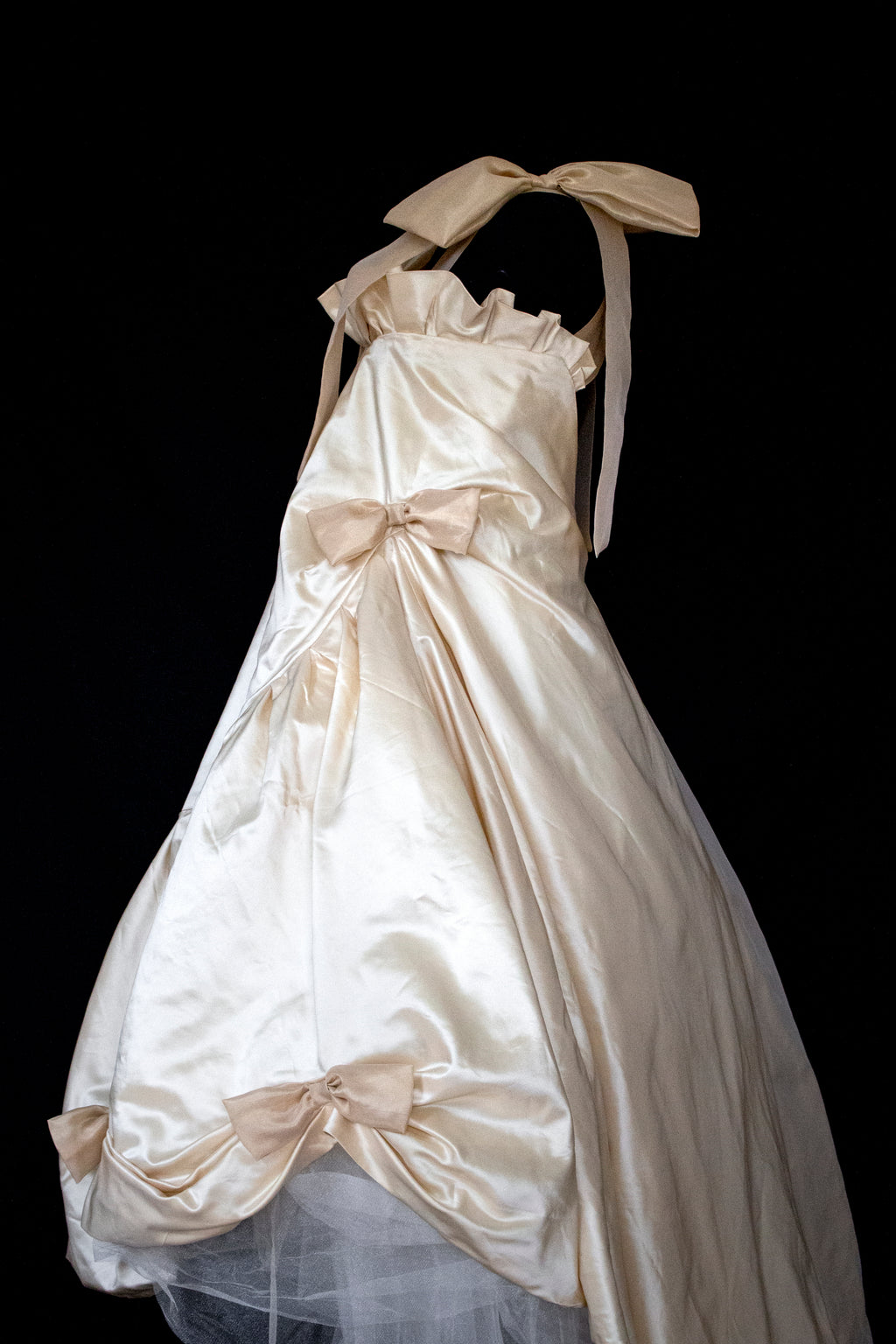 354 - UNIQUE SILK TAFFETA TRAPEZE WEDDING DRESS: CREAM & CARAMEL GOWN WITH MAXI ORGANZA BOWS, OPEN BACK & RUFFLES - Vague atelier