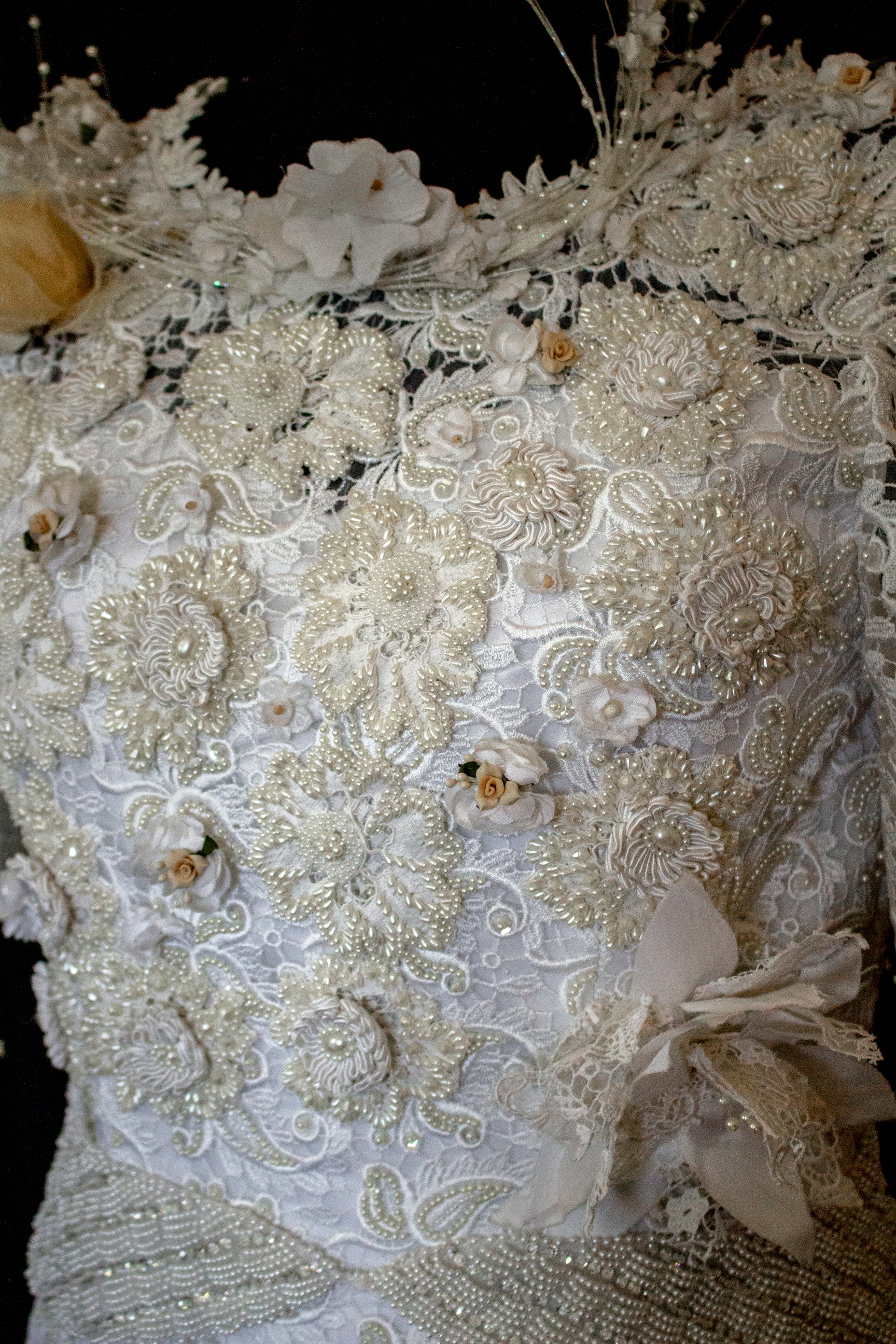 359 - VINTAGE 80s BEADED LACE SHEATH DRESS: WHITE & GOLD WEDDING GOWN WITH 3D FLORAL DETAILS