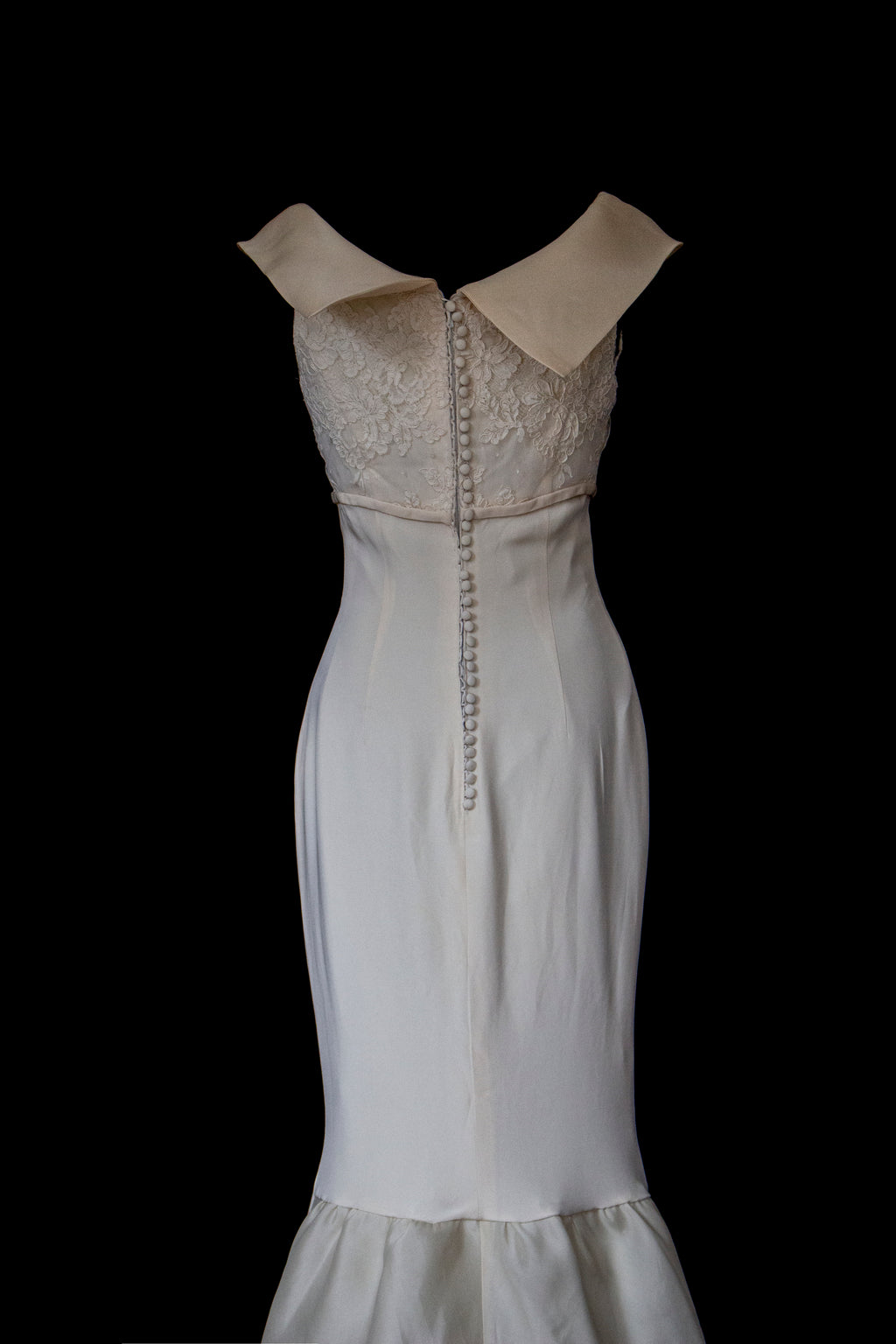 273 - CHIC VINTAGE PURE SILK BRIDAL MERMAID GOWN: LACE BODICE & VERTICAL MAXI BOWS - Vague atelier