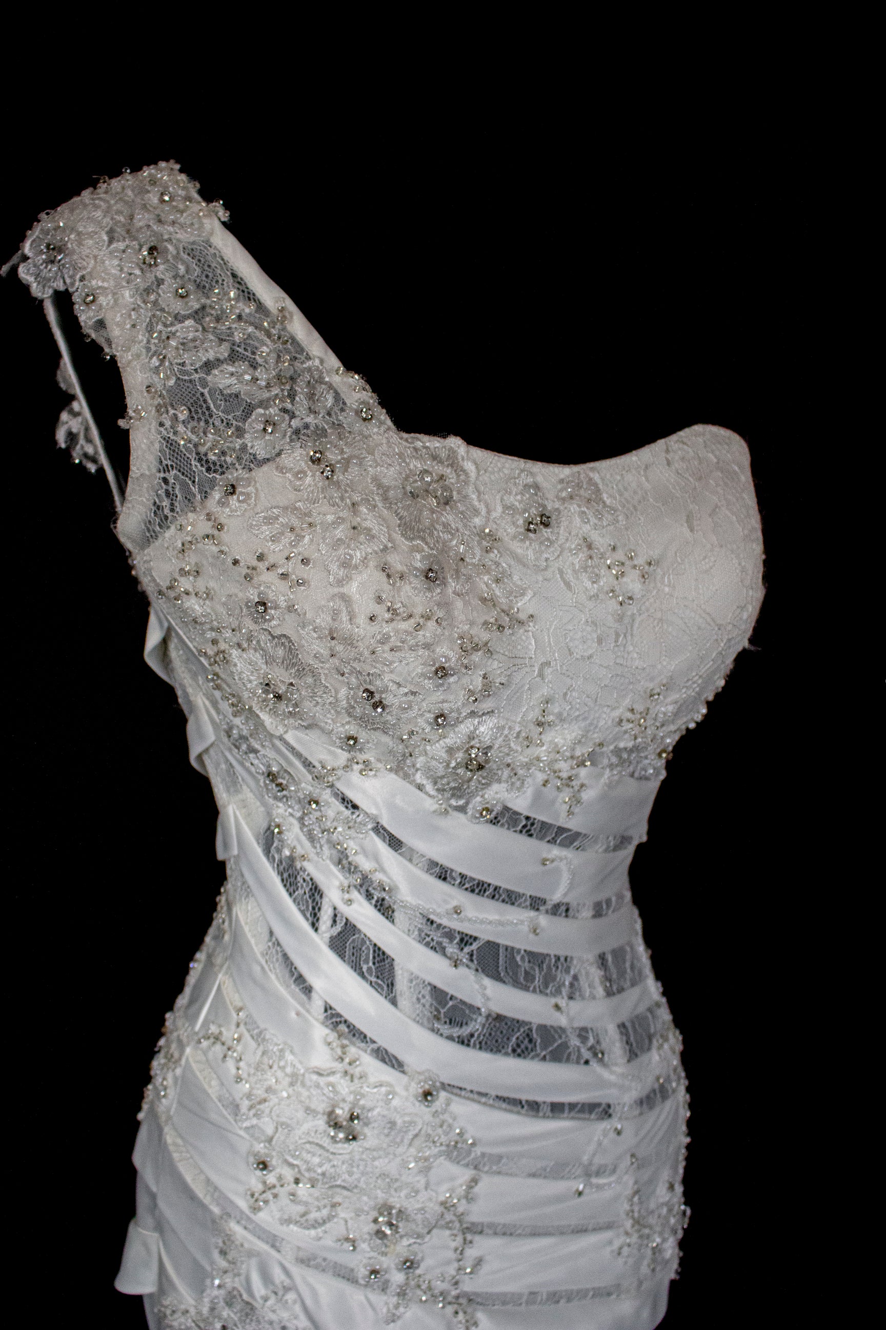 328 - SENSUAL Y2K VINTAGE BRIDAL MERMAID: SHEER ONE-SHOULDER STRETCH SATIN WITH EMBROIDERY - Vague atelier