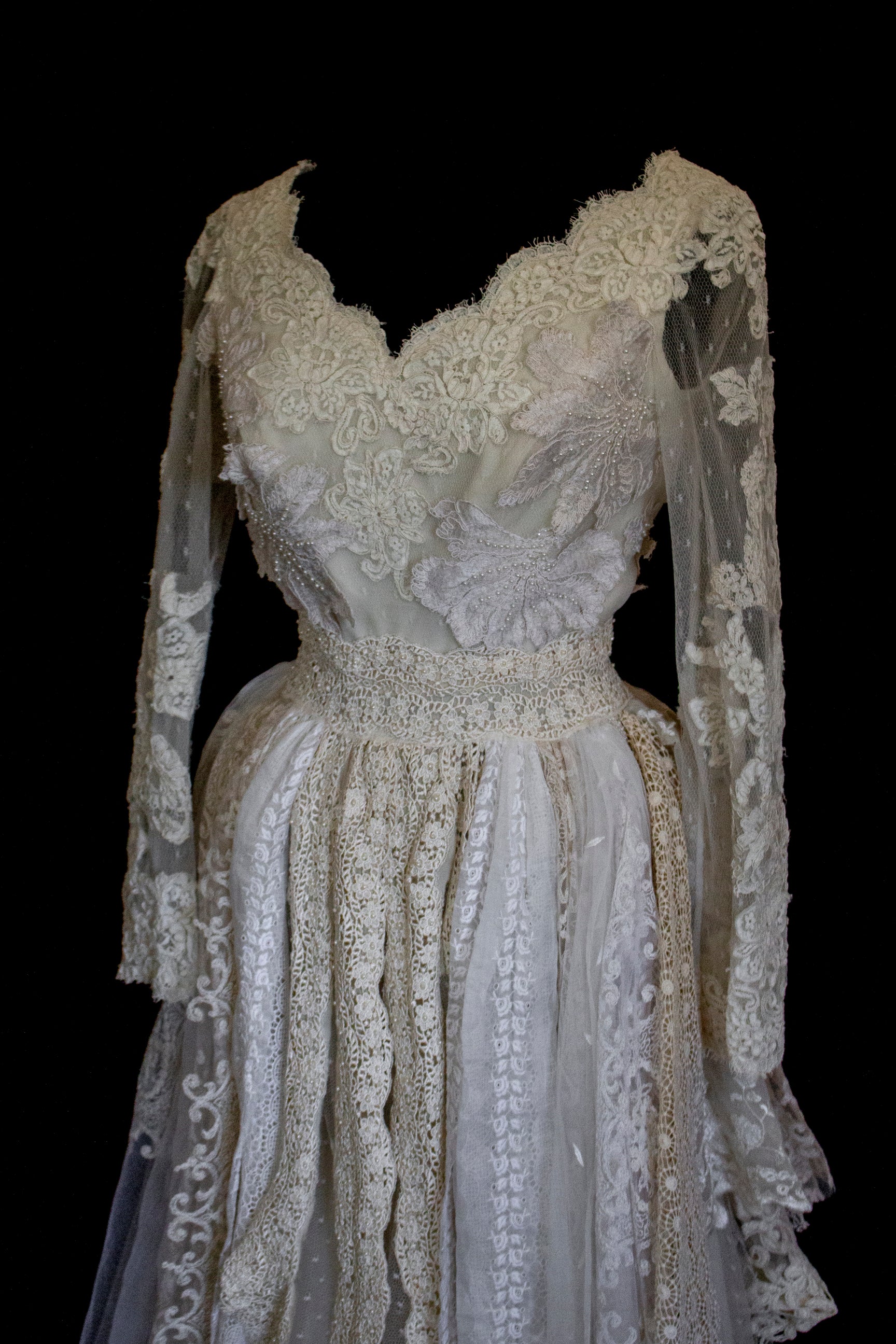 356 - VINTAGE 90s UPCYCLED LACE WEDDING DRESS: IVORY GOWN WITH POLKA DOT TULLE & ANTIQUE MACRAME DETAILS - Vague atelier