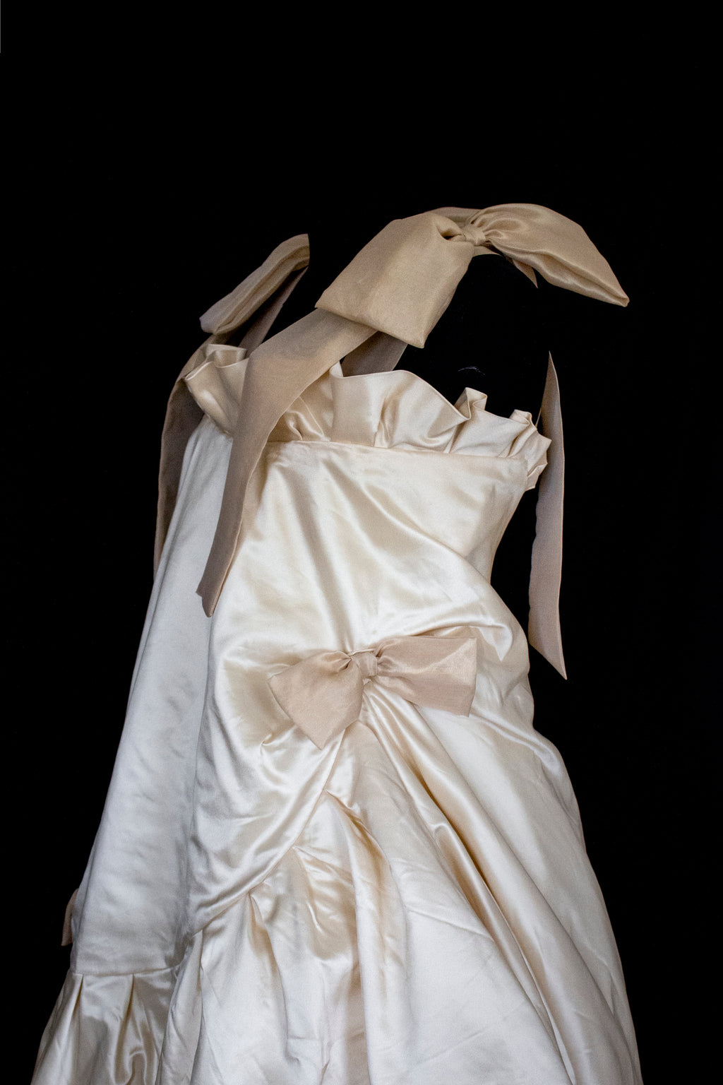 354 - UNIQUE SILK TAFFETA TRAPEZE WEDDING DRESS: CREAM & CARAMEL GOWN WITH MAXI ORGANZA BOWS, OPEN BACK & RUFFLES - Vague atelier