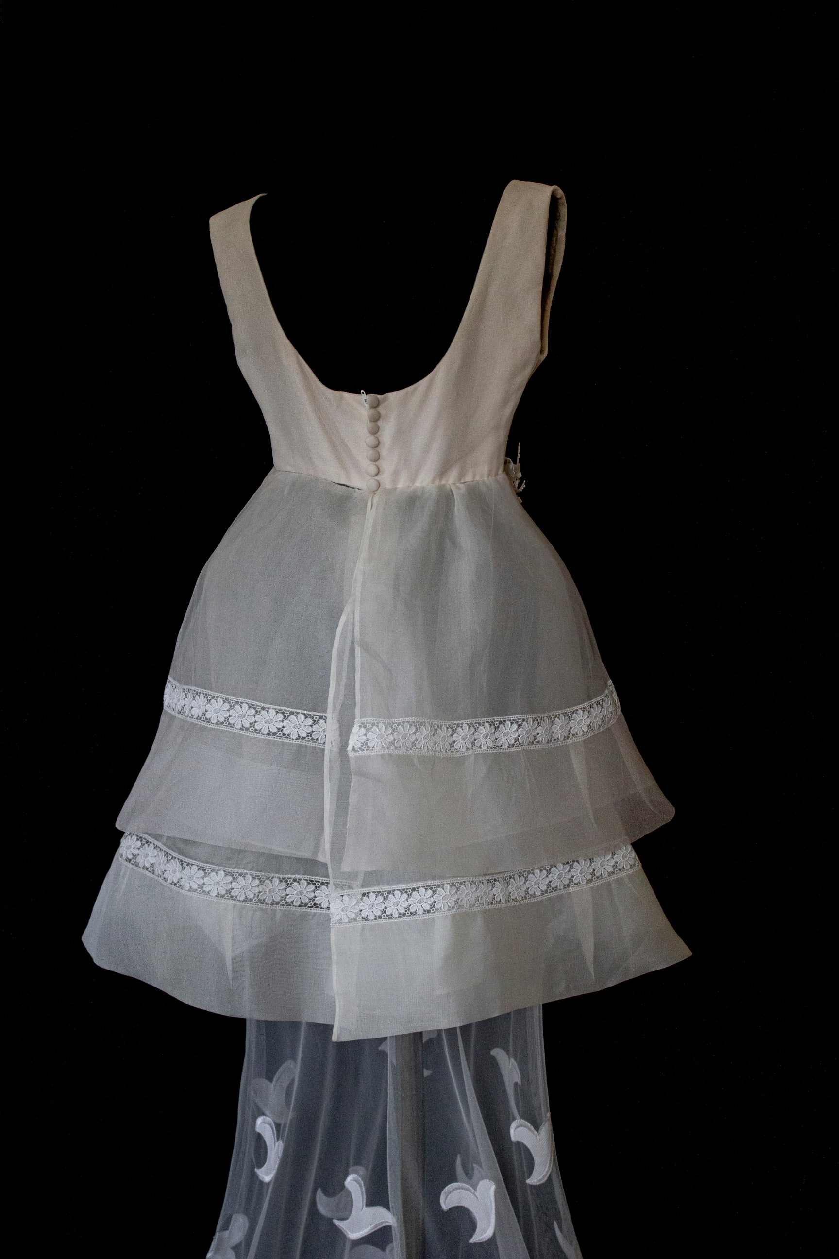 315 - UNIQUE MULTILAYER FLORAL BRIDAL GOWN: 1940S PEPLUM & UPCYCLED MULTI-ERA VINTAGE LACE DRESS - Vague atelier