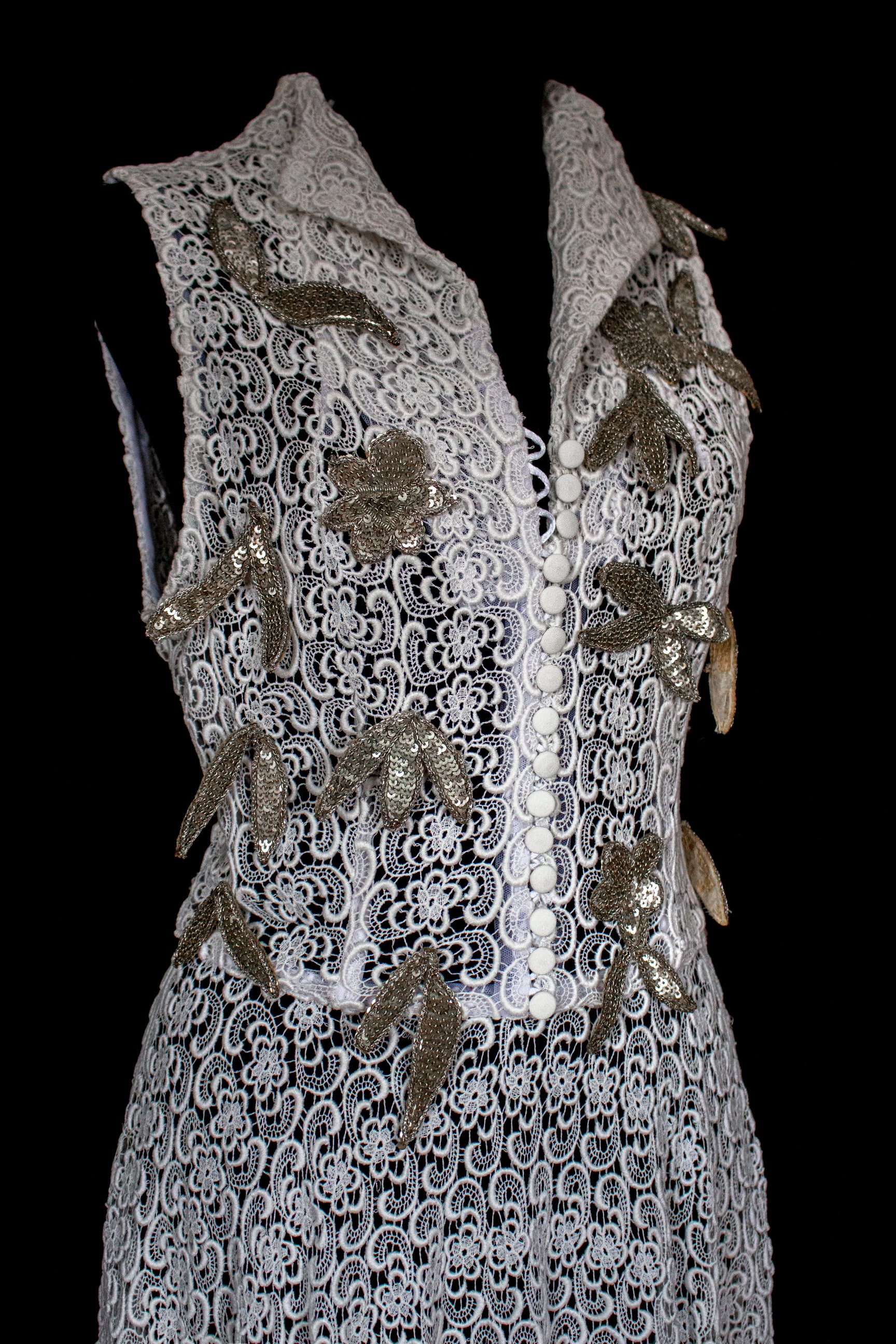 265 - RARE BOHO VINTAGE MACRAMÉ LACE SHIRT-DRESS: SOPHISTICATED CHEMISIER BRIDAL GOWN WITH SILVER SEQUINS - Vague atelier