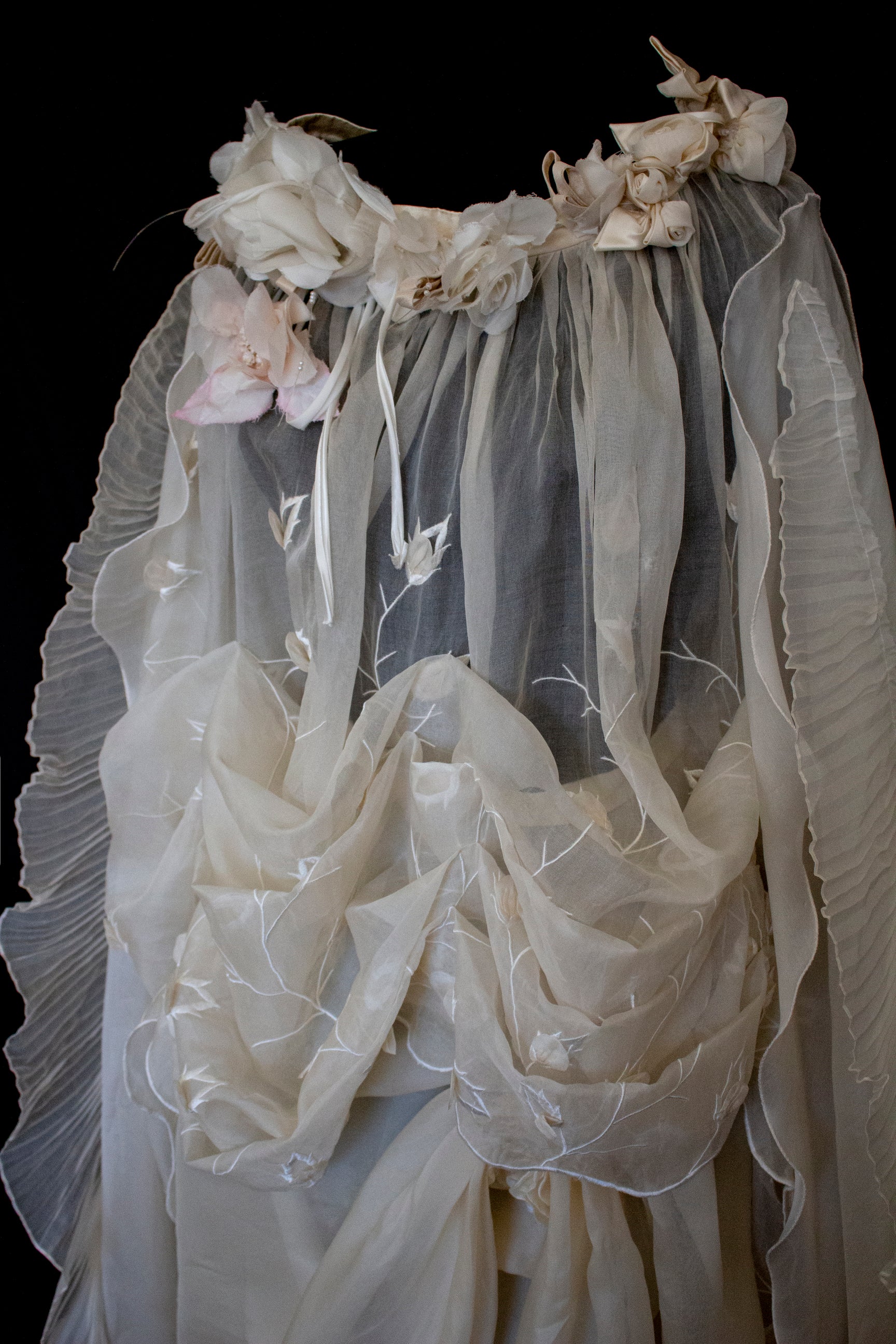 323 - BUCOLIC SILK ORGANDIE WEDDING SET: VINTAGE BUTTERFLY CAPE & DRAPED SKIRT - Vague atelier