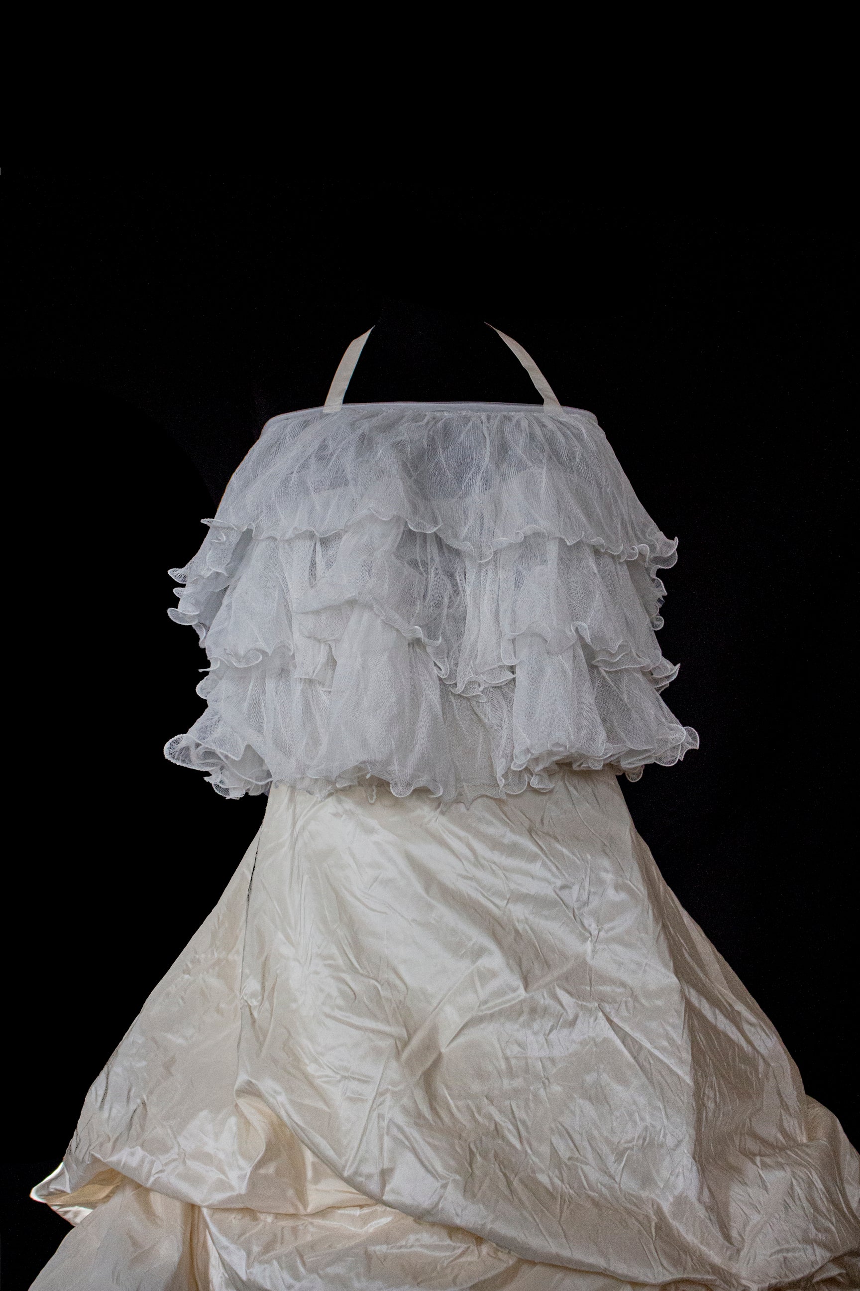 335 - ROMANTIC CREAM SILK TAFFETA VINTAGE WEDDING DRESS: UNIQUE 3-PIECE BALL GOWN WITH RUFFLED CLOUD CAPE - Vague atelier