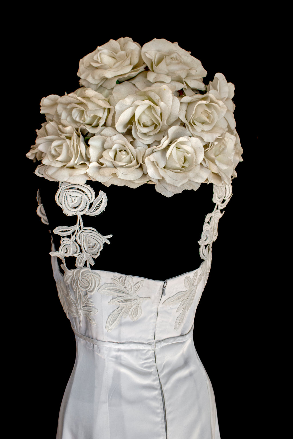 252 - ICONIC 1960S EMPIRE BRIDAL SET: ICE SATIN GOWN & STRAW BUCKET HAT WITH MAXI ROSES