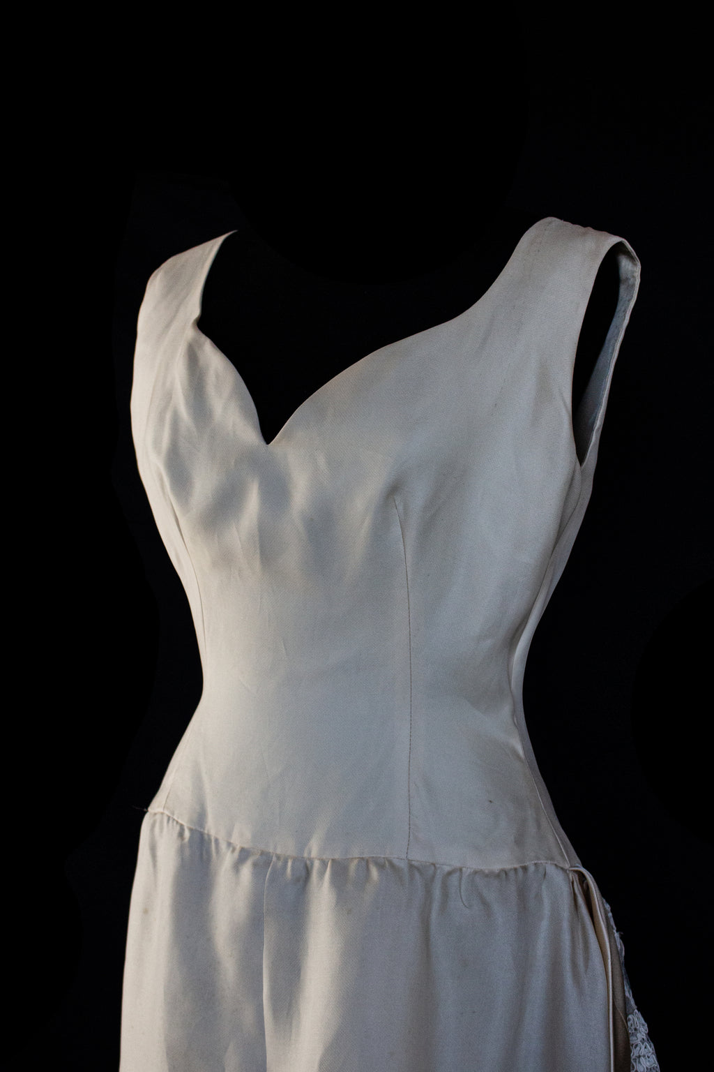 137 - VINTAGE LORENZO RIVA DESIGNER SIGNED WEDDING DRESS: PRECIOUS SILK & LACE TRAIN GOWN - 1950S 1960S ARCHIVAL COUTURE