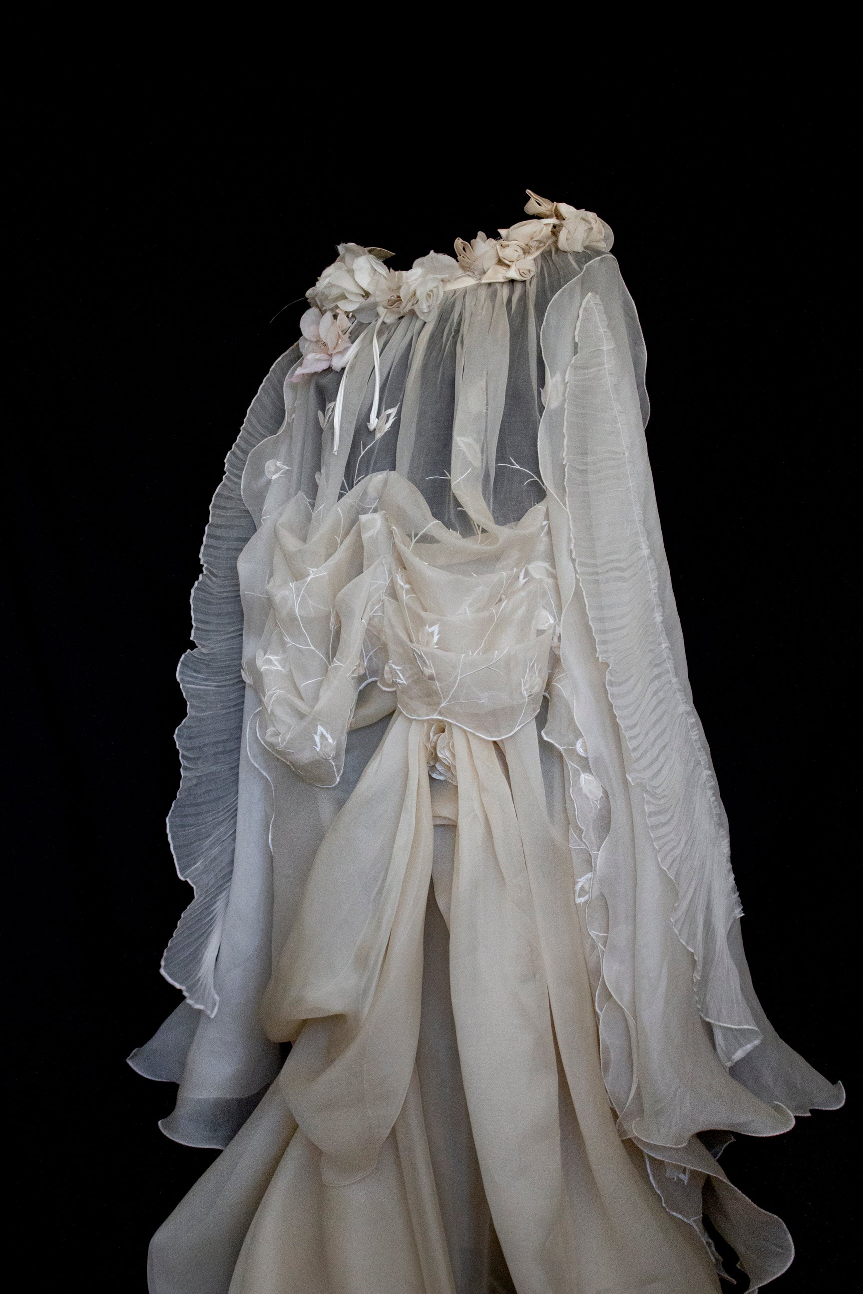 323 - BUCOLIC SILK ORGANDIE WEDDING SET: VINTAGE BUTTERFLY CAPE & DRAPED SKIRT - Vague atelier
