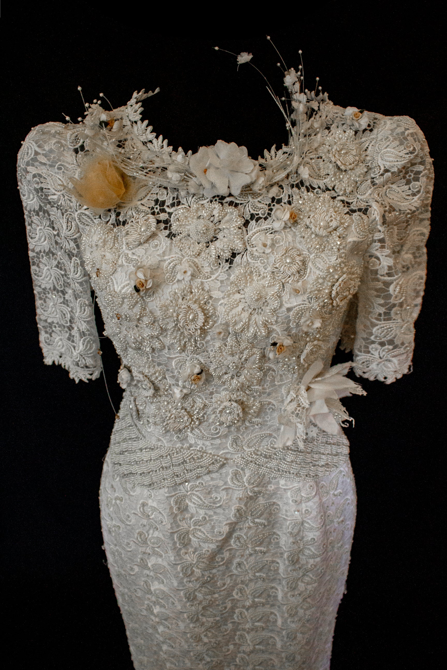 359 - VINTAGE 80s BEADED LACE SHEATH DRESS: WHITE & GOLD WEDDING GOWN WITH 3D FLORAL DETAILS