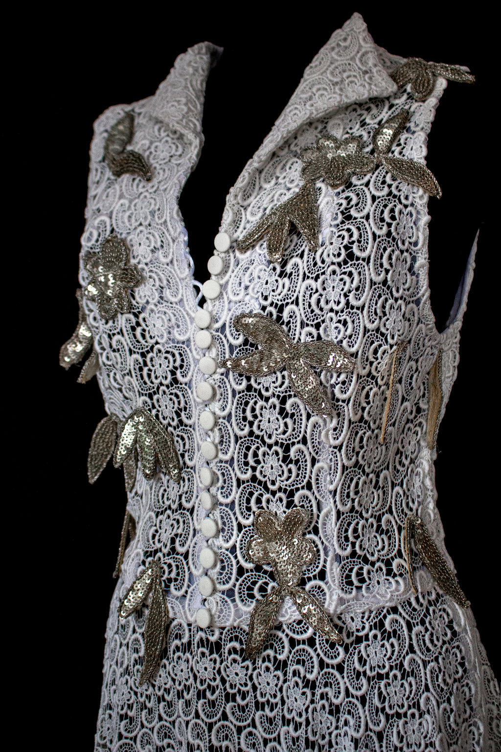 265 - RARE BOHO VINTAGE MACRAMÉ LACE SHIRT-DRESS: SOPHISTICATED CHEMISIER BRIDAL GOWN WITH SILVER SEQUINS - Vague atelier
