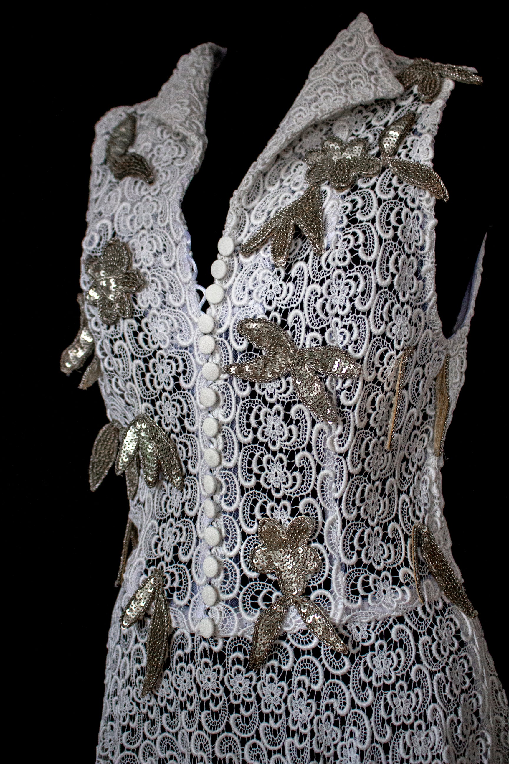 265 - RARE BOHO VINTAGE MACRAMÉ LACE SHIRT-DRESS: SOPHISTICATED CHEMISIER BRIDAL GOWN WITH SILVER SEQUINS - Vague atelier