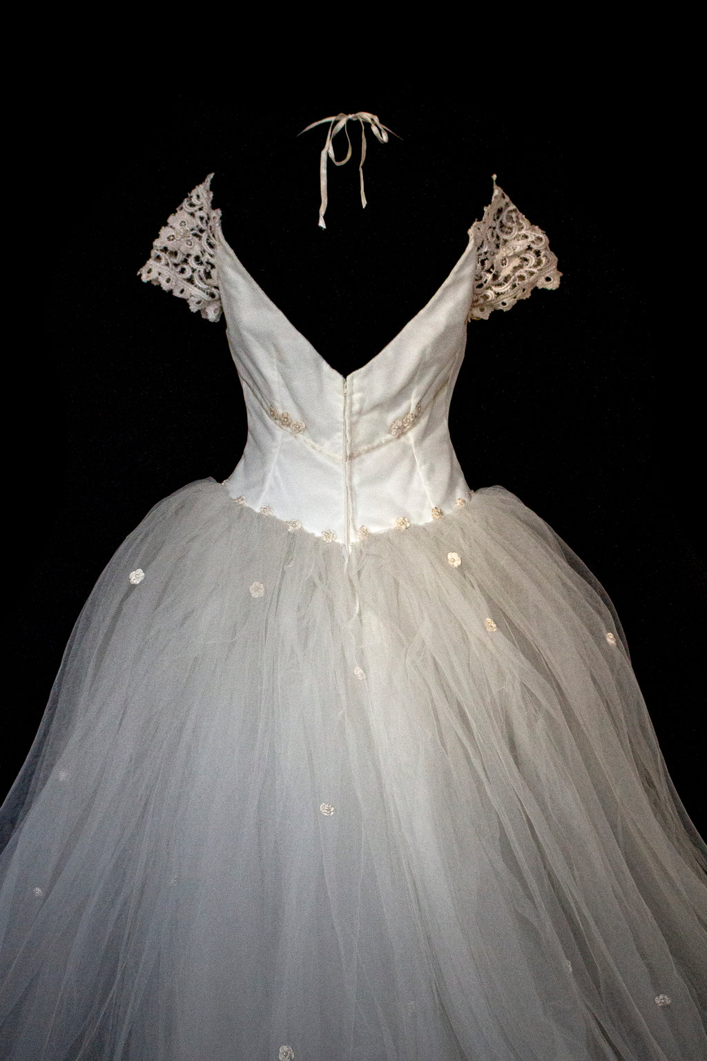 250 - MAJESTIC VINTAGE PRINCESS BALL GOWN: VOLUMINOUS TULLE & MACRAMÉ WITH 3D FLORAL EMBROIDERY