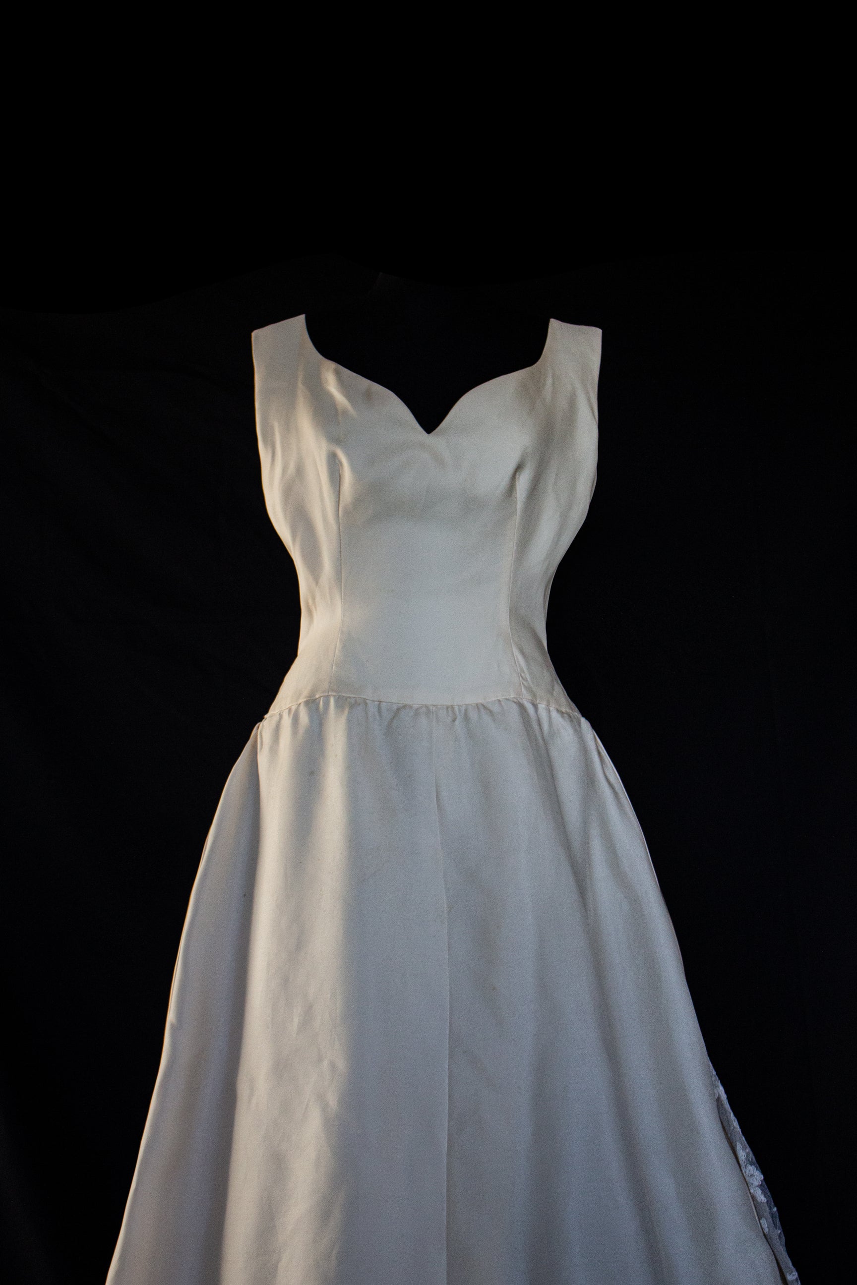 137 - VINTAGE LORENZO RIVA DESIGNER SIGNED WEDDING DRESS: PRECIOUS SILK & LACE TRAIN GOWN - 1950S 1960S ARCHIVAL COUTURE