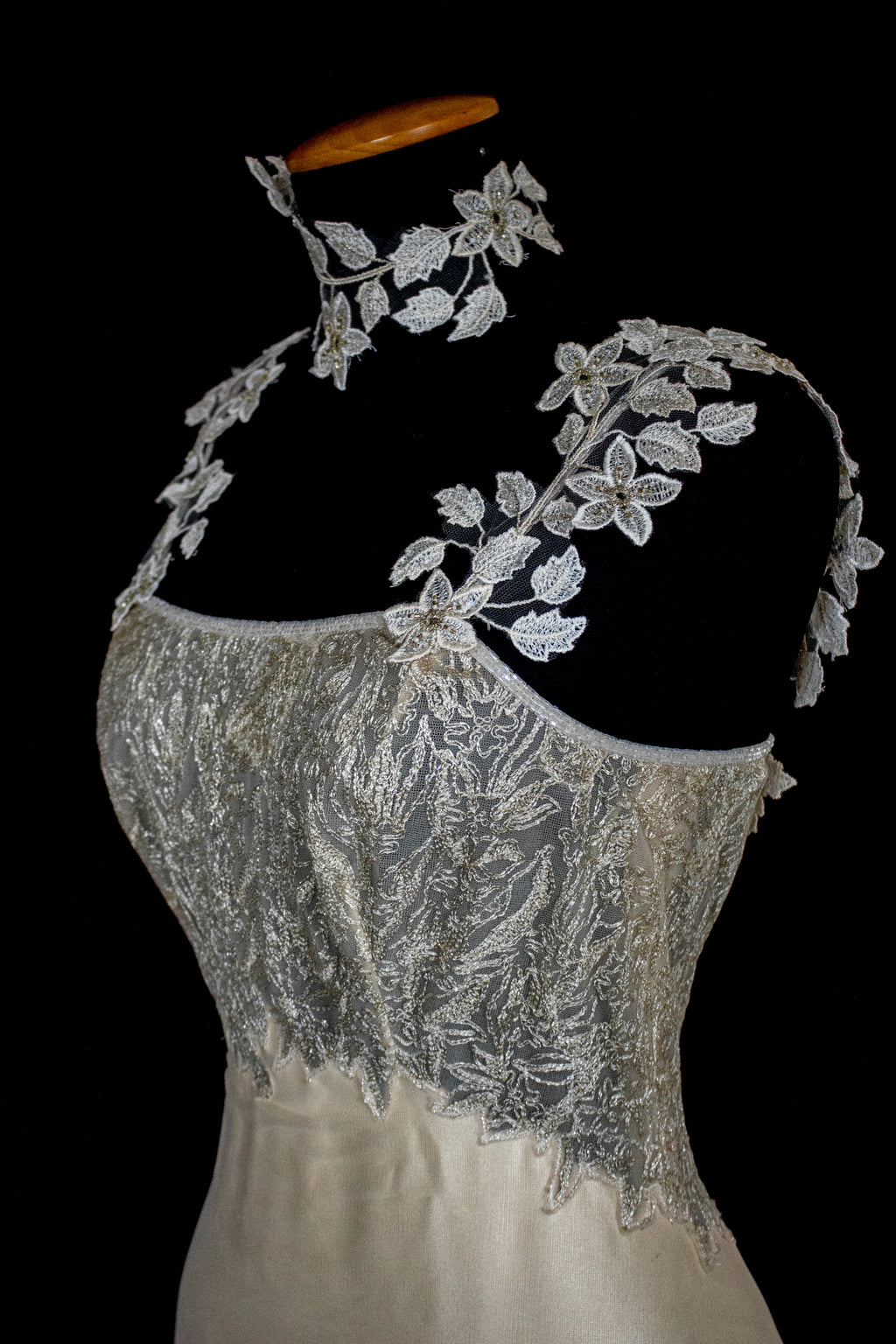 332 - GOLDEN SILK TULLE VINTAGE WEDDING DRESS: UNIQUE A-LINE SLIP GOWN WITH FLORAL DETAILS & TRAIN - Vague atelier
