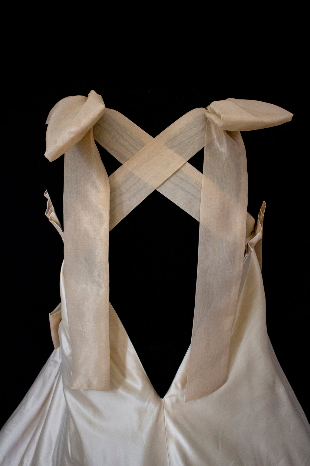 354 - UNIQUE SILK TAFFETA TRAPEZE WEDDING DRESS: CREAM & CARAMEL GOWN WITH MAXI ORGANZA BOWS, OPEN BACK & RUFFLES - Vague atelier
