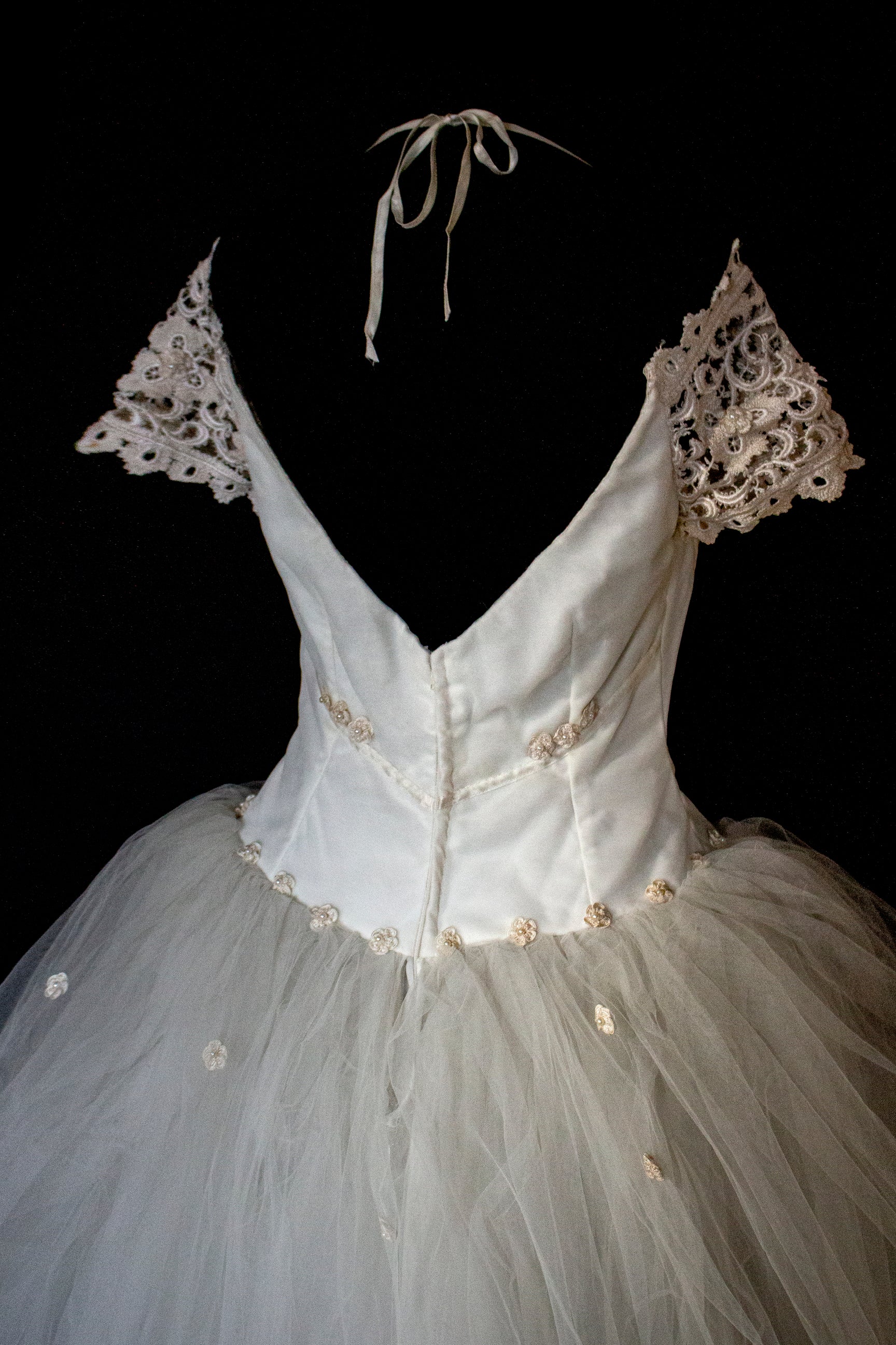 250 - MAJESTIC VINTAGE PRINCESS BALL GOWN: VOLUMINOUS TULLE & MACRAMÉ WITH 3D FLORAL EMBROIDERY