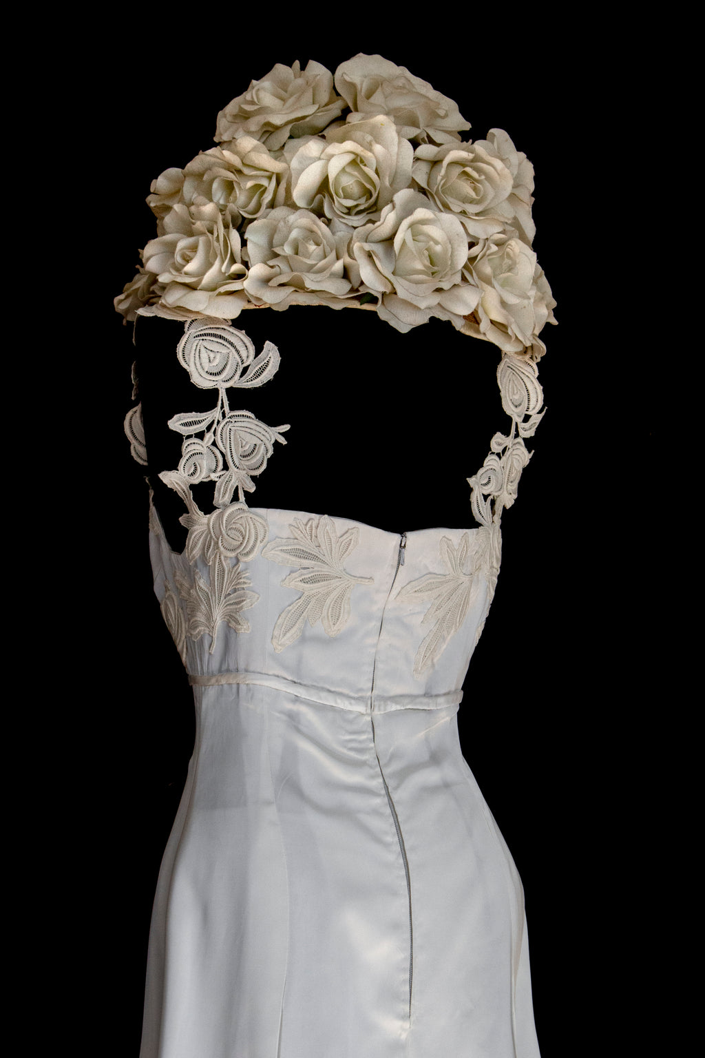 252 - ICONIC 1960S EMPIRE BRIDAL SET: ICE SATIN GOWN & STRAW BUCKET HAT WITH MAXI ROSES
