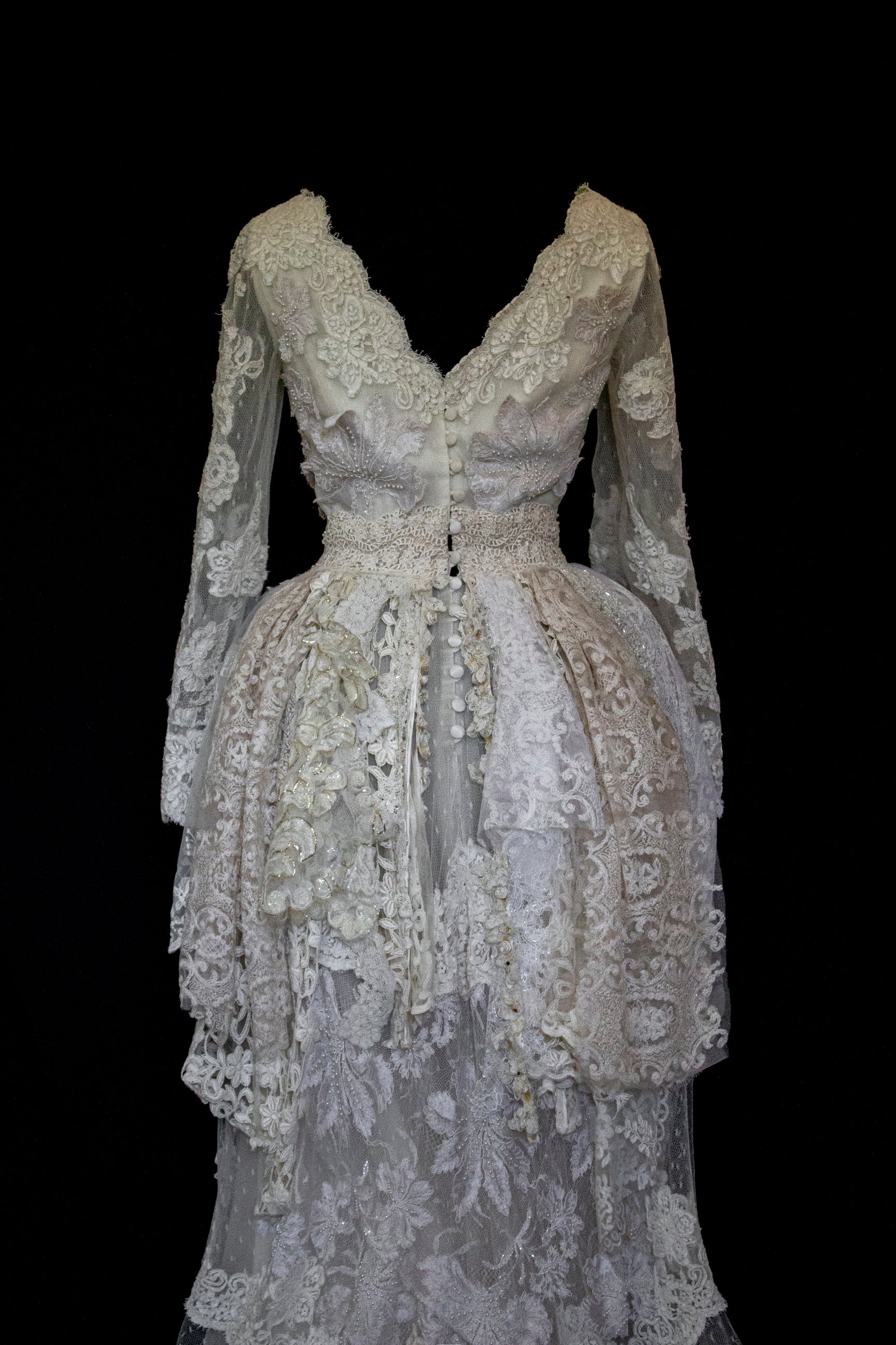 356 - VINTAGE 90s UPCYCLED LACE WEDDING DRESS: IVORY GOWN WITH POLKA DOT TULLE & ANTIQUE MACRAME DETAILS - Vague atelier