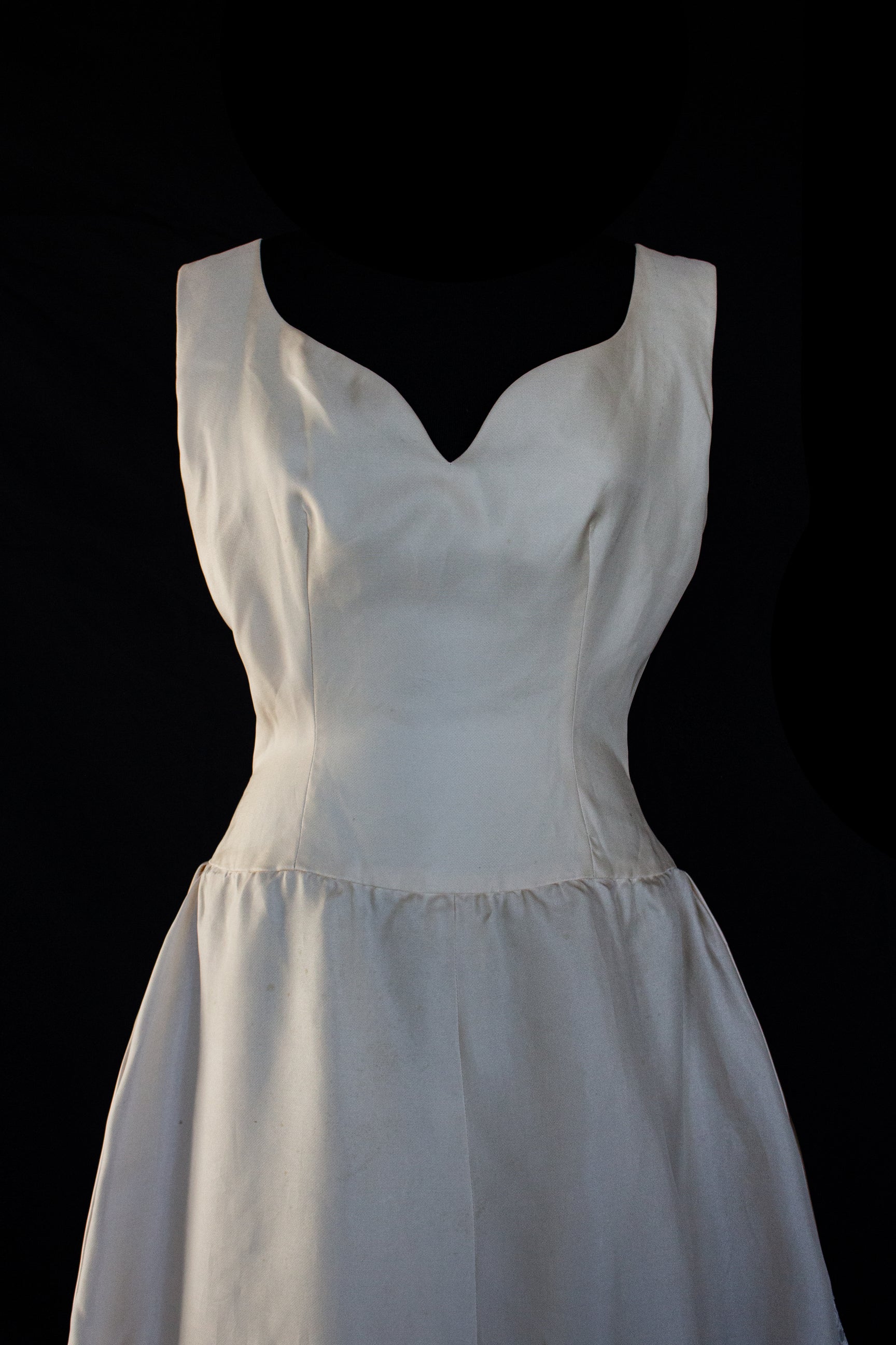 137 - VINTAGE LORENZO RIVA DESIGNER SIGNED WEDDING DRESS: PRECIOUS SILK & LACE TRAIN GOWN - 1950S 1960S ARCHIVAL COUTURE