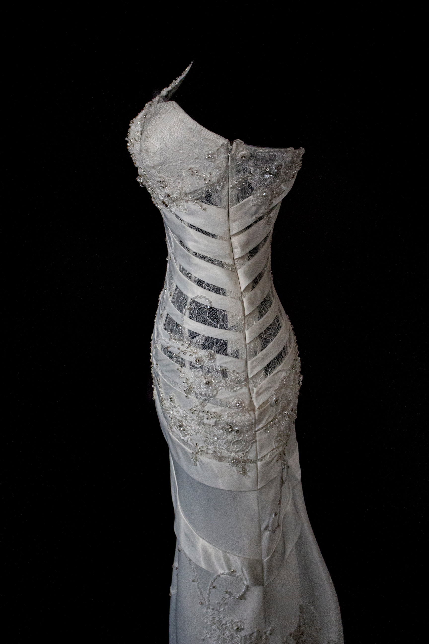328 - SENSUAL Y2K VINTAGE BRIDAL MERMAID: SHEER ONE-SHOULDER STRETCH SATIN WITH EMBROIDERY - Vague atelier