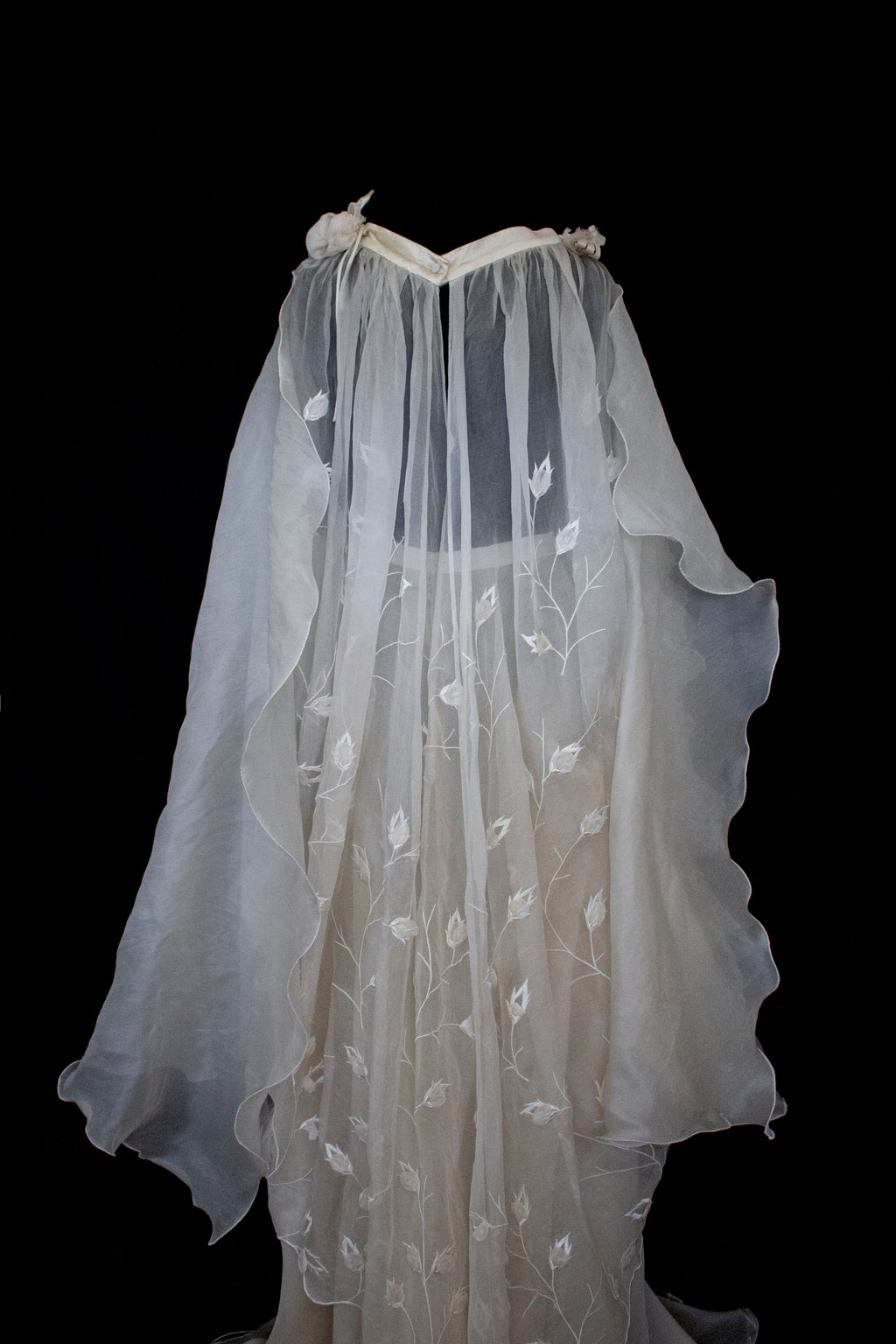 323 - BUCOLIC SILK ORGANDIE WEDDING SET: VINTAGE BUTTERFLY CAPE & DRAPED SKIRT - Vague atelier