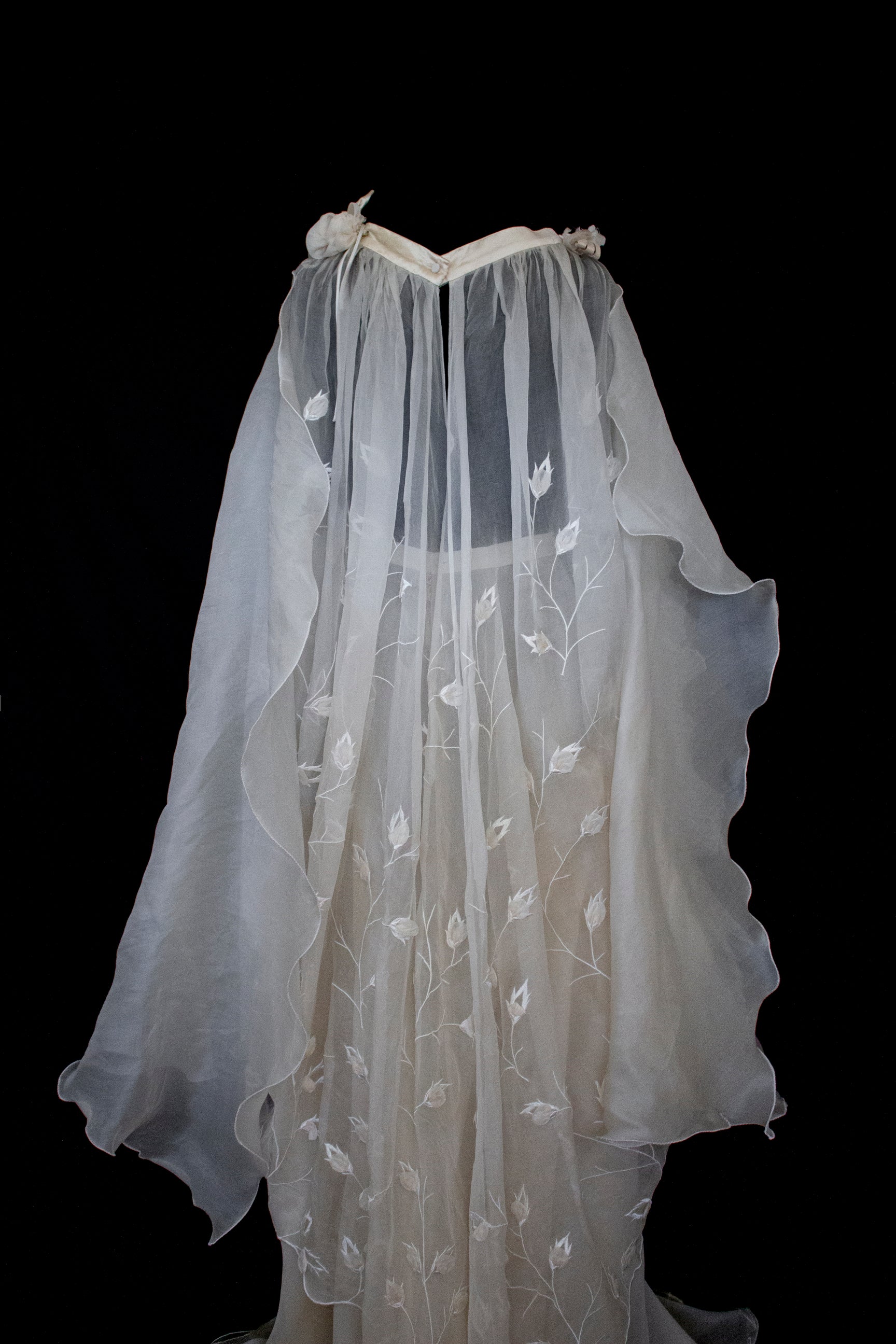 323 - BUCOLIC SILK ORGANDIE WEDDING SET: VINTAGE BUTTERFLY CAPE & DRAPED SKIRT - Vague atelier
