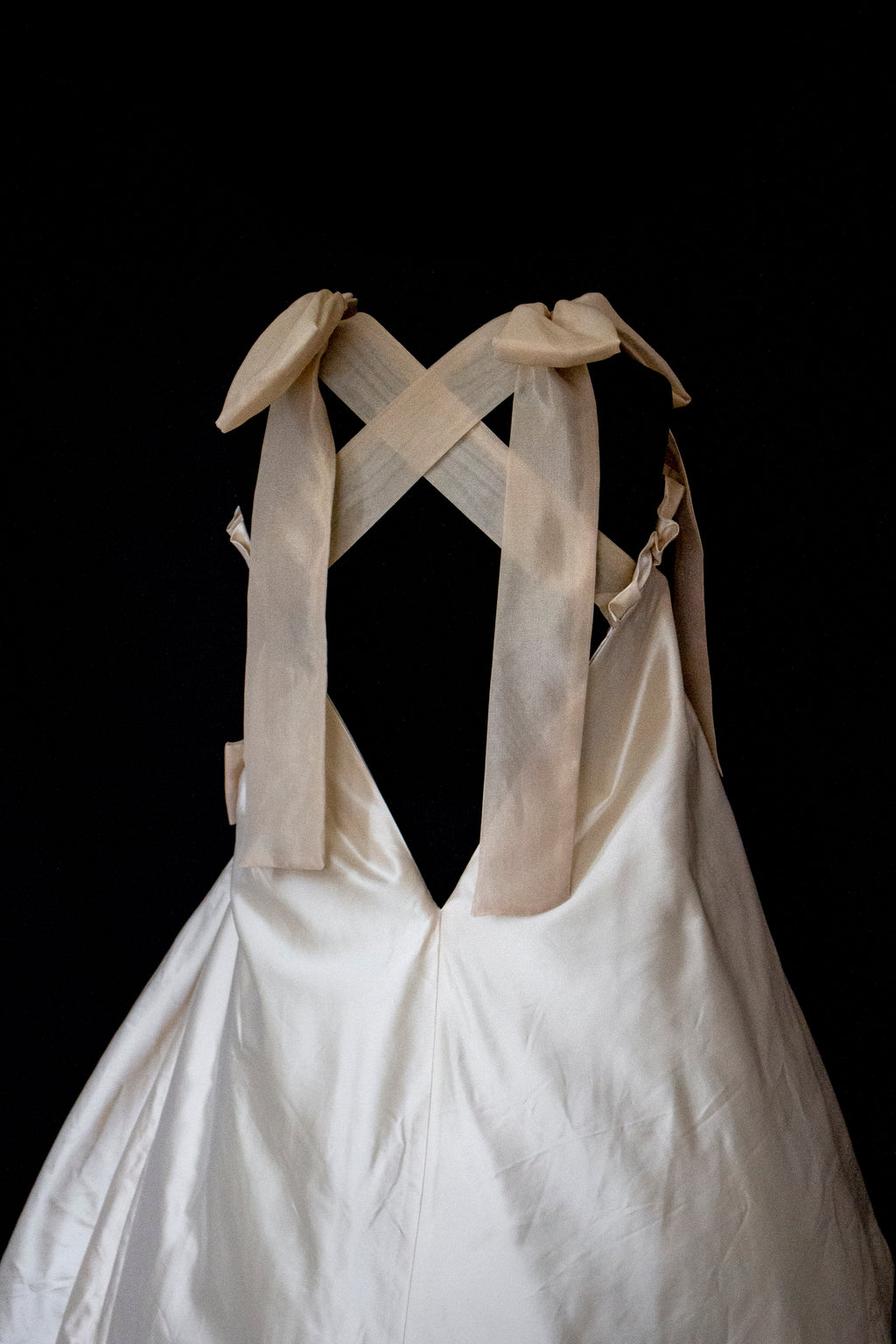 354 - UNIQUE SILK TAFFETA TRAPEZE WEDDING DRESS: CREAM & CARAMEL GOWN WITH MAXI ORGANZA BOWS, OPEN BACK & RUFFLES - Vague atelier
