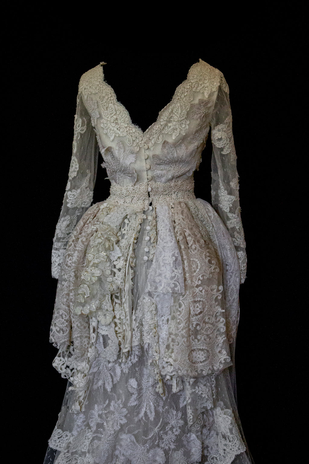 356 - VINTAGE 90s UPCYCLED LACE WEDDING DRESS: IVORY GOWN WITH POLKA DOT TULLE & ANTIQUE MACRAME DETAILS - Vague atelier