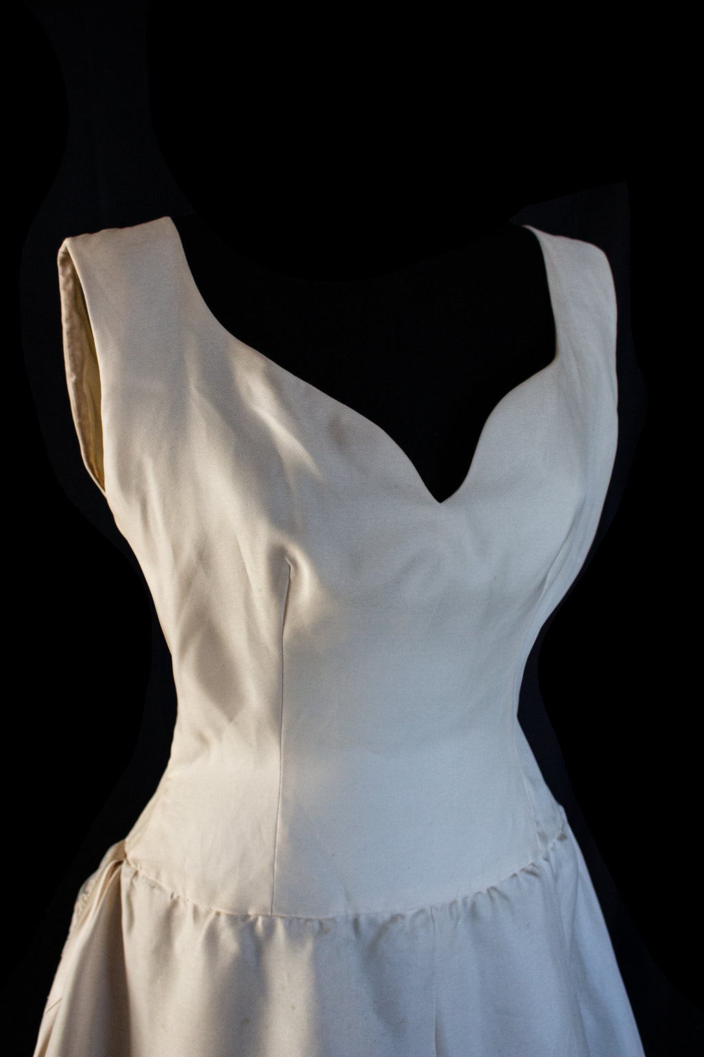 137 - VINTAGE LORENZO RIVA DESIGNER SIGNED WEDDING DRESS: PRECIOUS SILK & LACE TRAIN GOWN - 1950S 1960S ARCHIVAL COUTURE