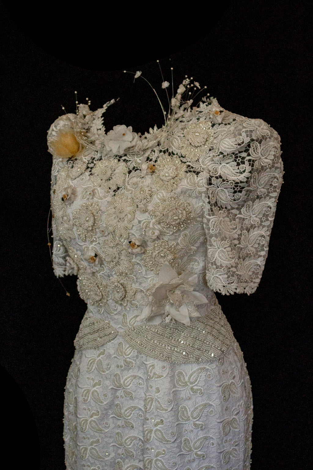 359 - VINTAGE 80s BEADED LACE SHEATH DRESS: WHITE & GOLD WEDDING GOWN WITH 3D FLORAL DETAILS