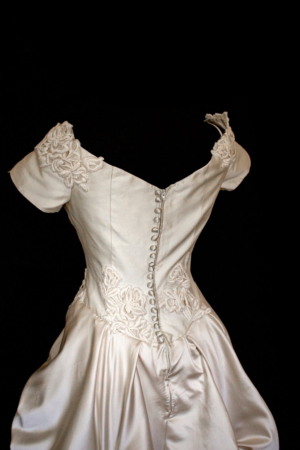 355 - VINTAGE 90s SILK COLUMN WEDDING DRESS: CREAM GOWN WITH GOLD SATIN DRAPED TRAIN & EMBROIDERED ROSES - Vague atelier
