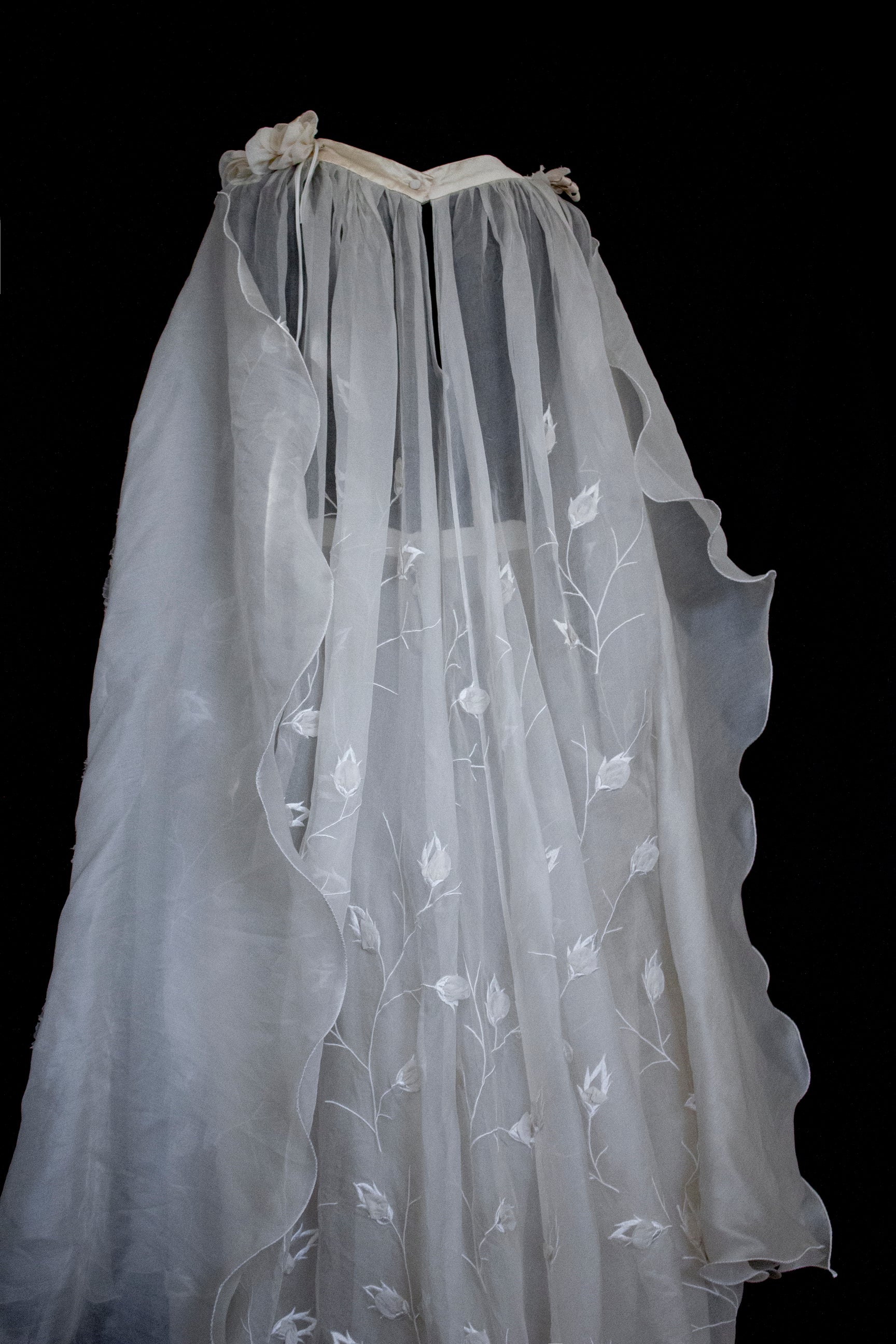 323 - BUCOLIC SILK ORGANDIE WEDDING SET: VINTAGE BUTTERFLY CAPE & DRAPED SKIRT - Vague atelier