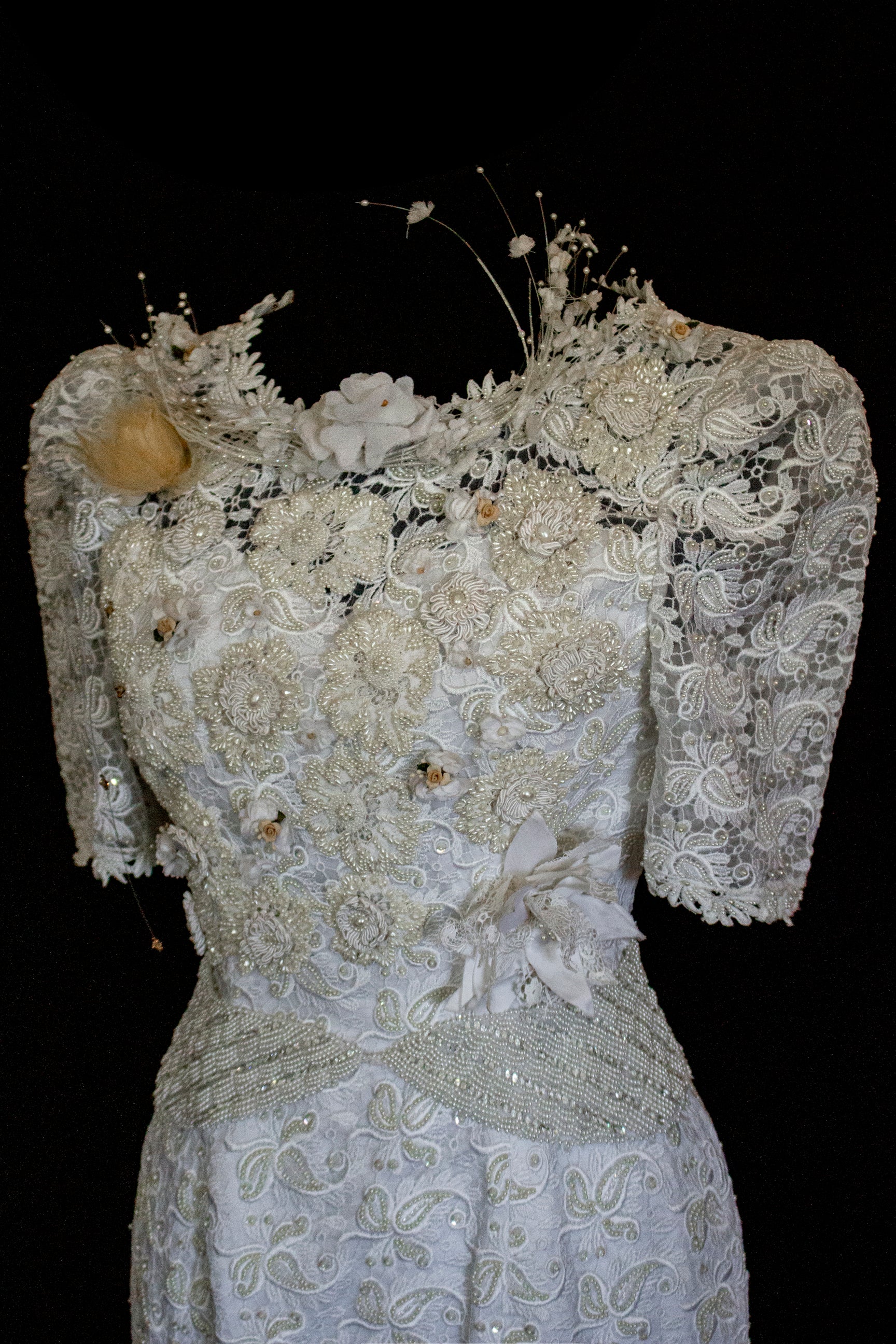 359 - VINTAGE 80s BEADED LACE SHEATH DRESS: WHITE & GOLD WEDDING GOWN WITH 3D FLORAL DETAILS