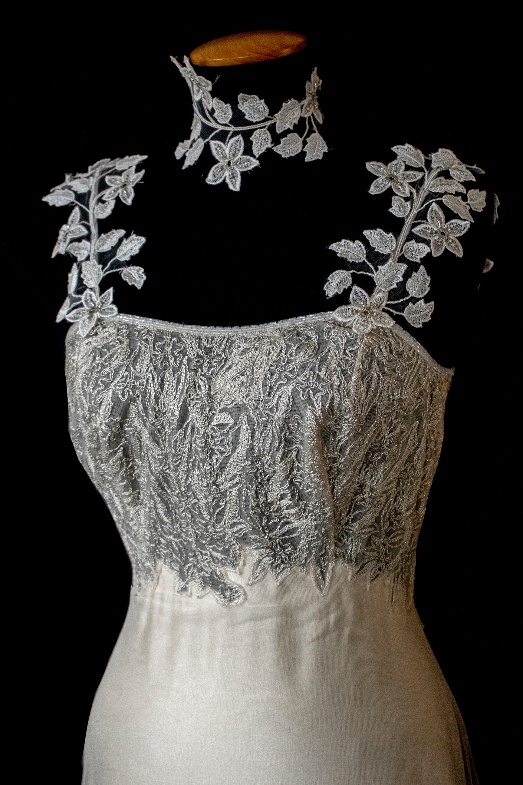 332 - GOLDEN SILK TULLE VINTAGE WEDDING DRESS: UNIQUE A-LINE SLIP GOWN WITH FLORAL DETAILS & TRAIN