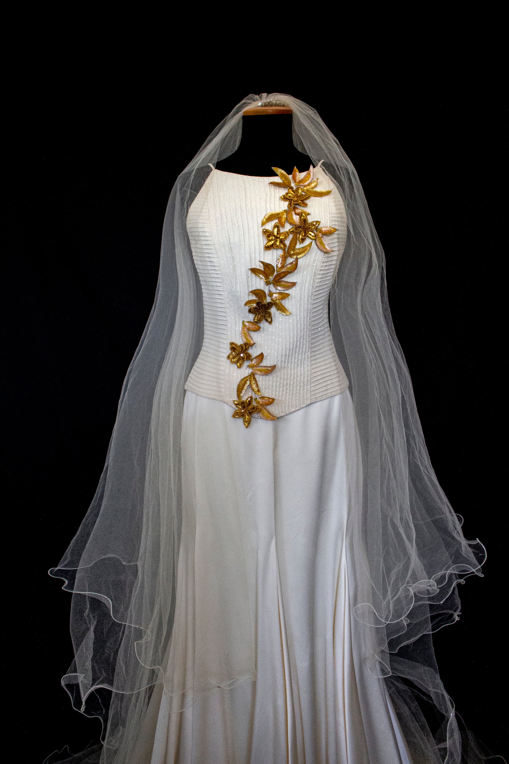 300 - SOPHISTICATED PURE SILK VINTAGE BRIDAL SET: HALTER TOP WITH ANTIQUE GOLD SEQUIN FLOWERS & MATCHING VEIL - Vague atelier