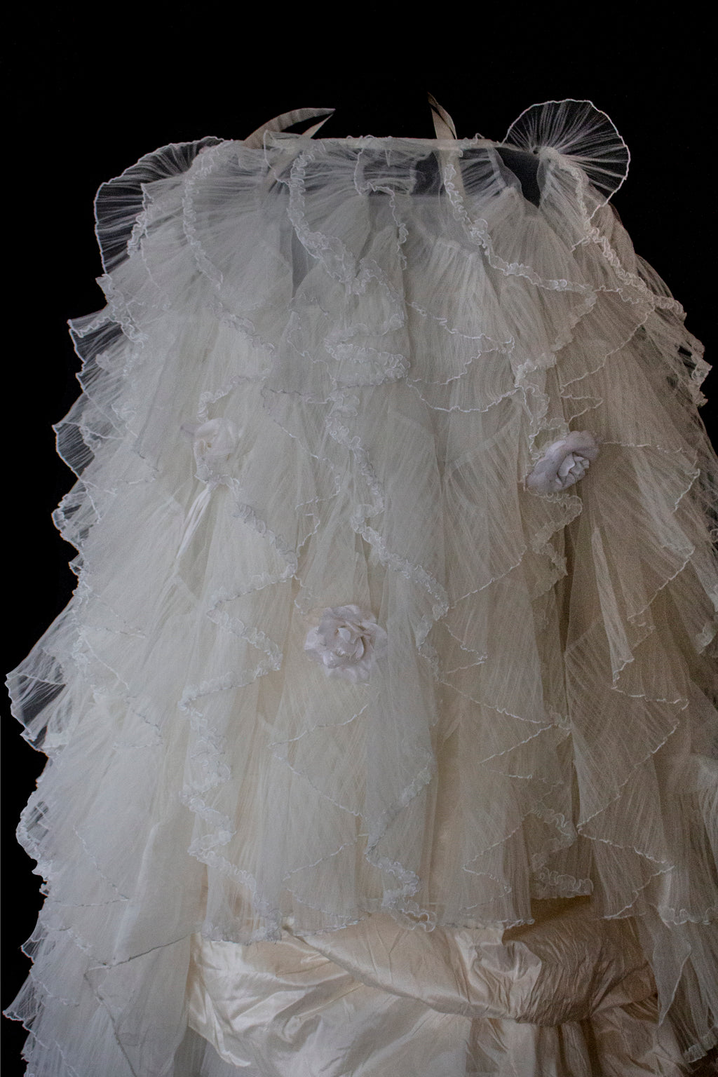 335 - ROMANTIC CREAM SILK TAFFETA VINTAGE WEDDING DRESS: UNIQUE 3-PIECE BALL GOWN WITH RUFFLED CLOUD CAPE - Vague atelier