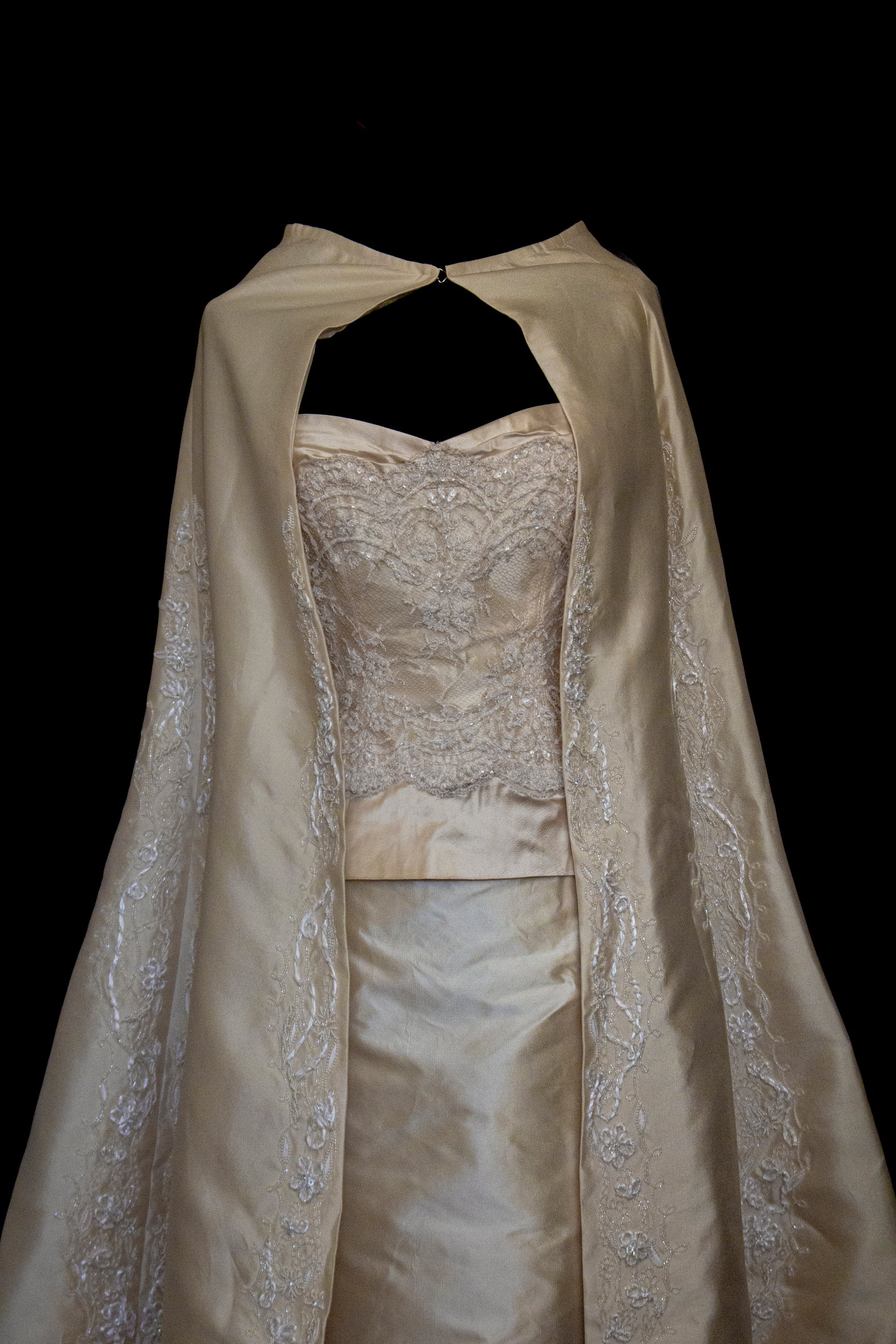 334 - IVORY SILK MIKADO VINTAGE WEDDING DRESS: COLUMN GOWN WITH EMBROIDERED CAPE & CRYSTALS - Vague atelier
