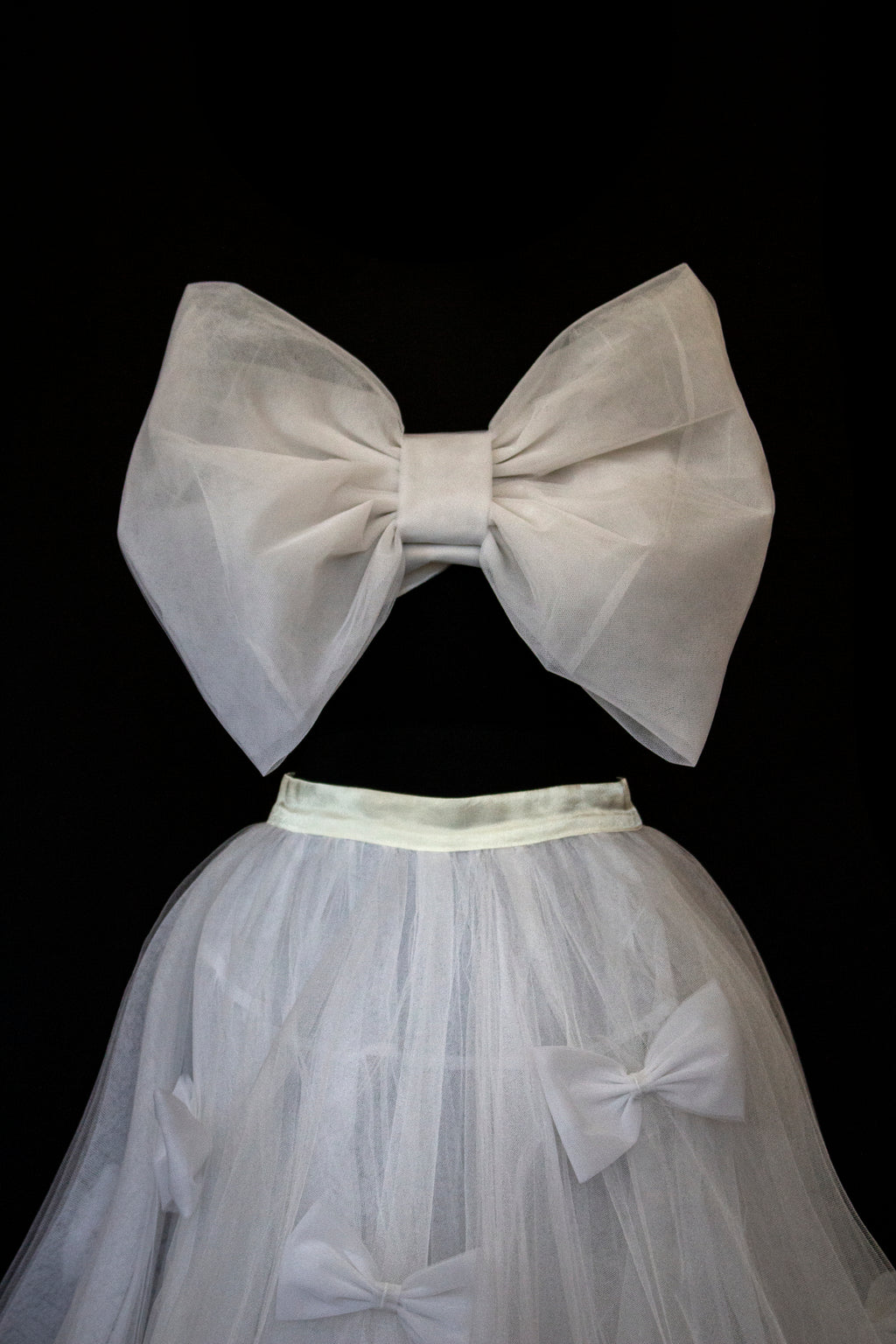 236 - VINTAGE TWO-PIECE TULLE WEDDING DRESS: CROP TOP WITH MAXI BOW & BIG BALL GOWN SKIRT - WHITE 90s STYLE - Vague atelier
