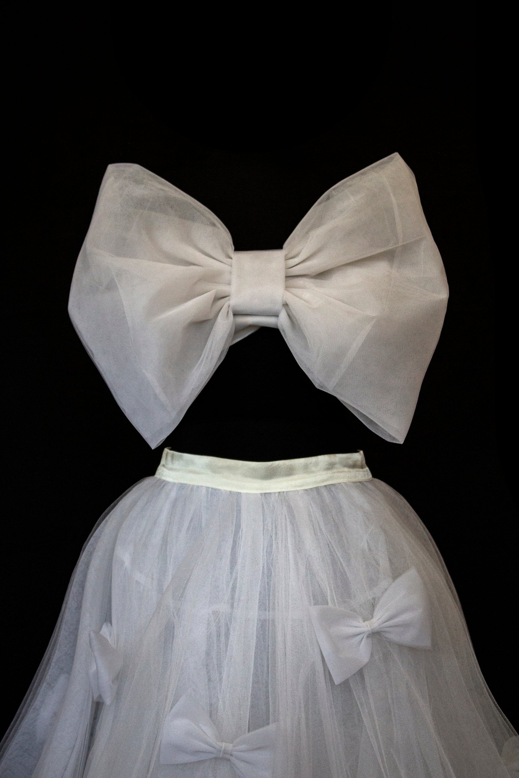 236 - VINTAGE TWO-PIECE TULLE WEDDING DRESS: CROP TOP WITH MAXI BOW & BIG BALL GOWN SKIRT - WHITE 90s STYLE - Vague atelier