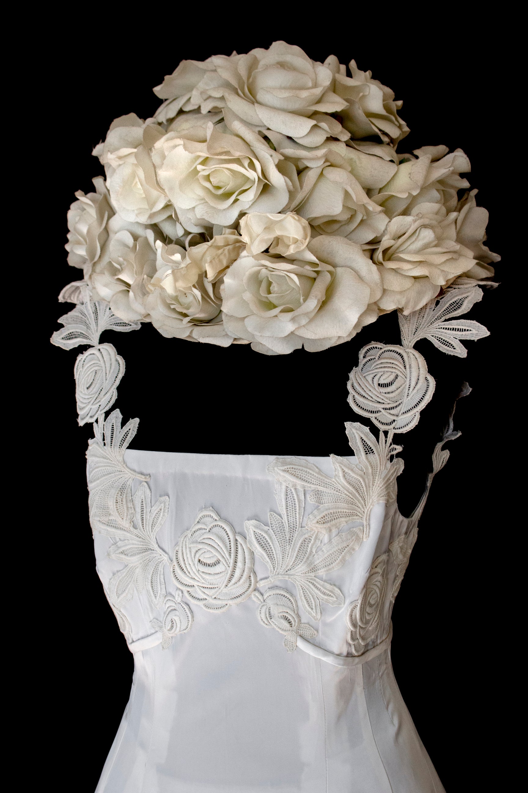 252 - ICONIC 1960S EMPIRE BRIDAL SET: ICE SATIN GOWN & STRAW BUCKET HAT WITH MAXI ROSES