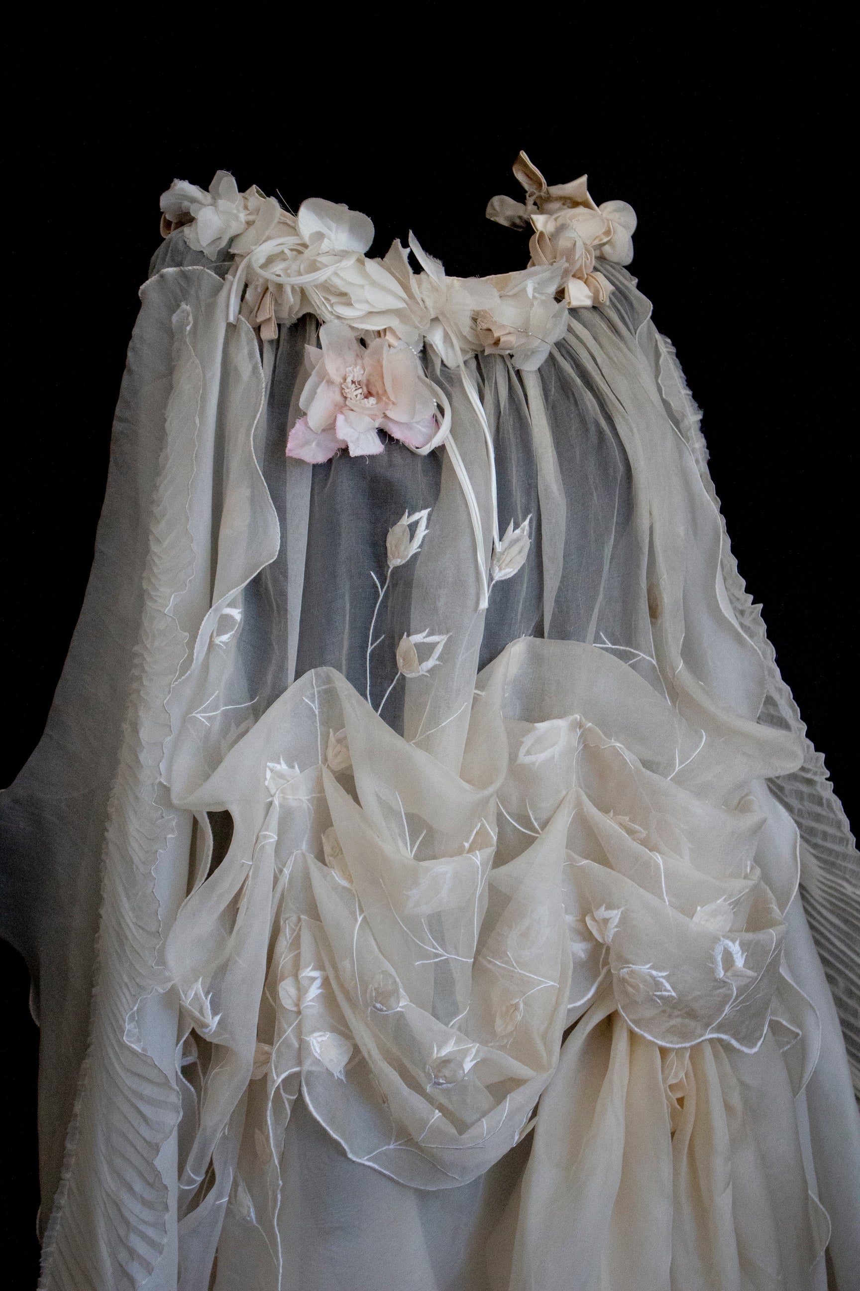 323 - BUCOLIC SILK ORGANDIE WEDDING SET: VINTAGE BUTTERFLY CAPE & DRAPED SKIRT - Vague atelier