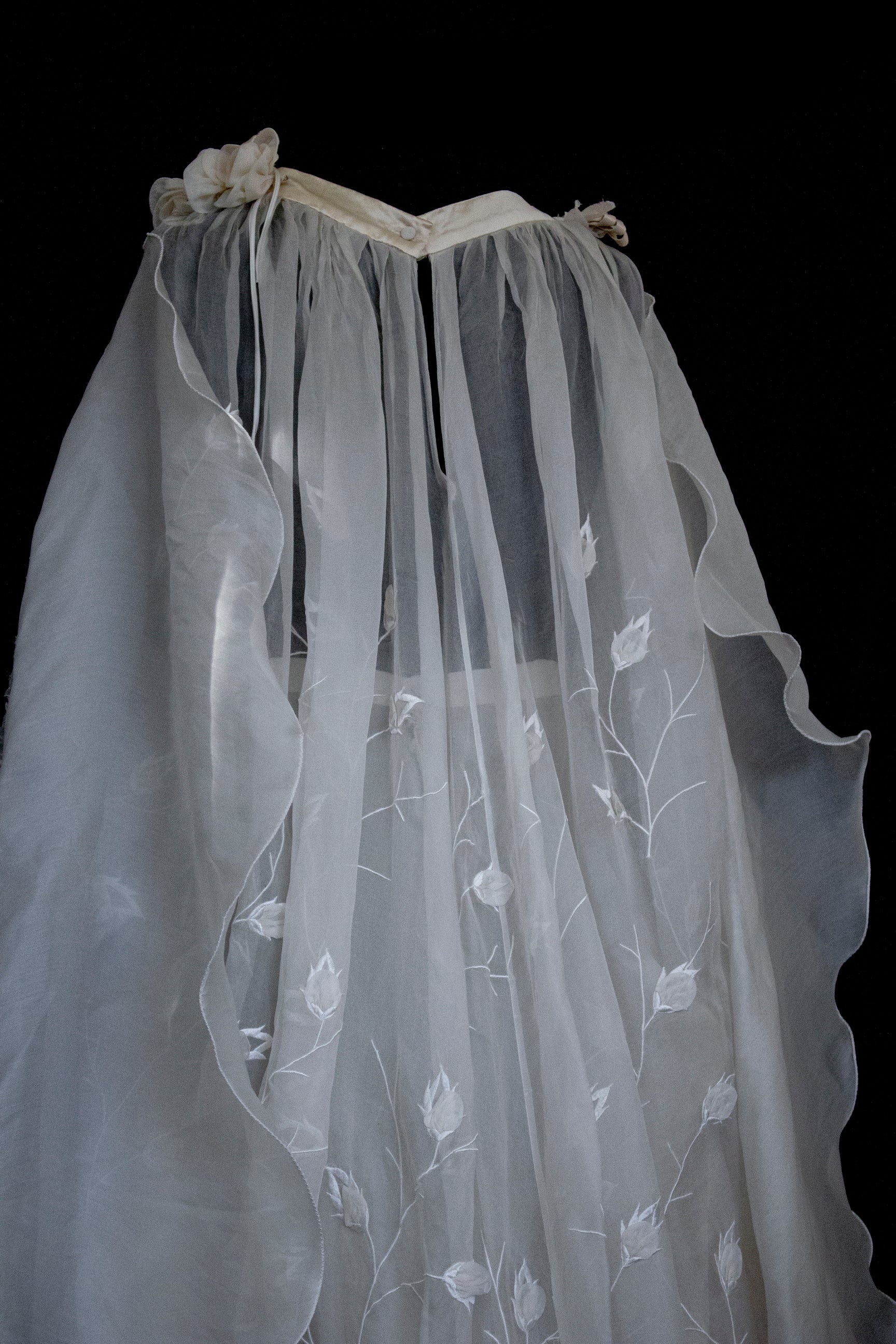 323 - BUCOLIC SILK ORGANDIE WEDDING SET: VINTAGE BUTTERFLY CAPE & DRAPED SKIRT - Vague atelier