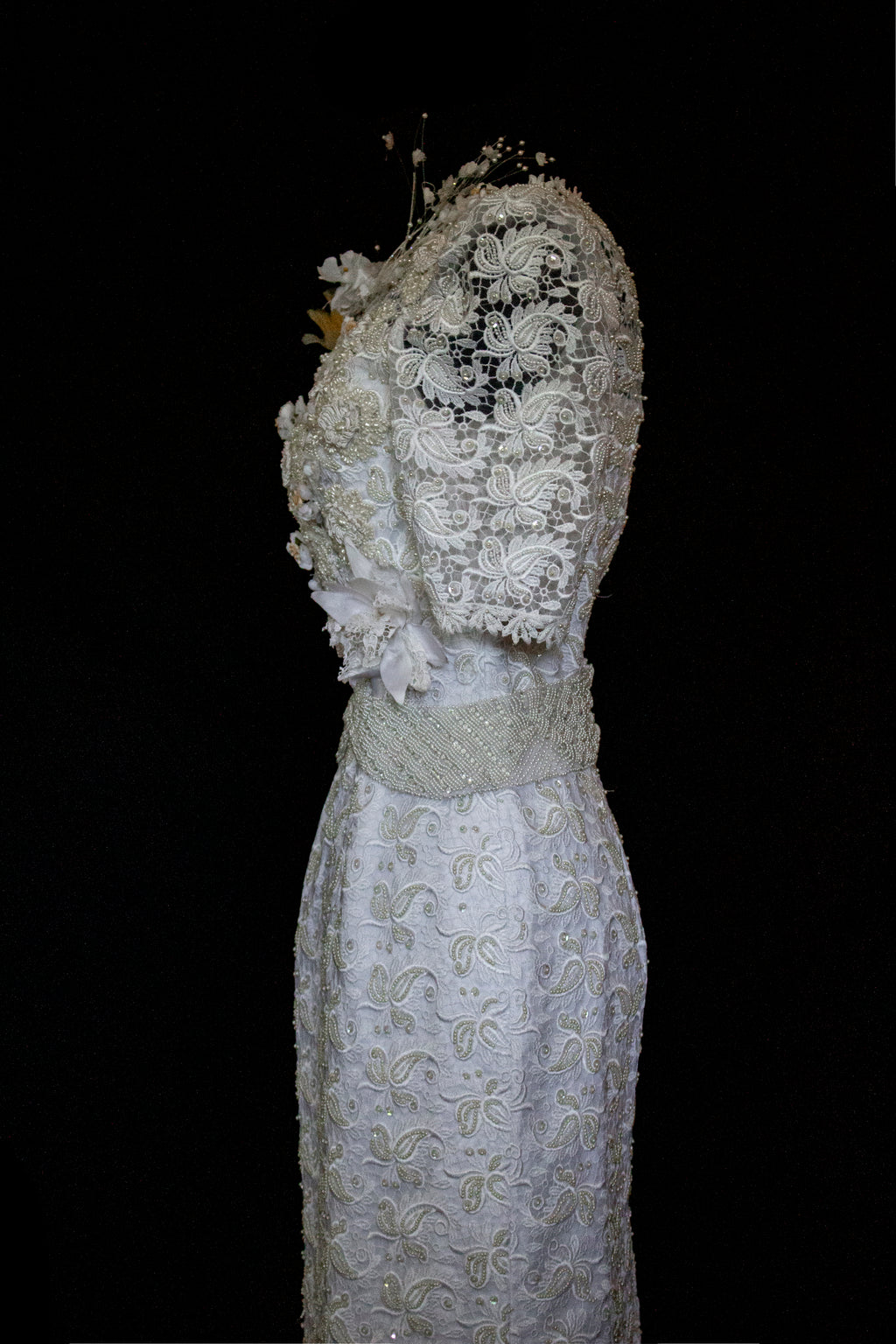 359 - VINTAGE 80s BEADED LACE SHEATH DRESS: WHITE & GOLD WEDDING GOWN WITH 3D FLORAL DETAILS