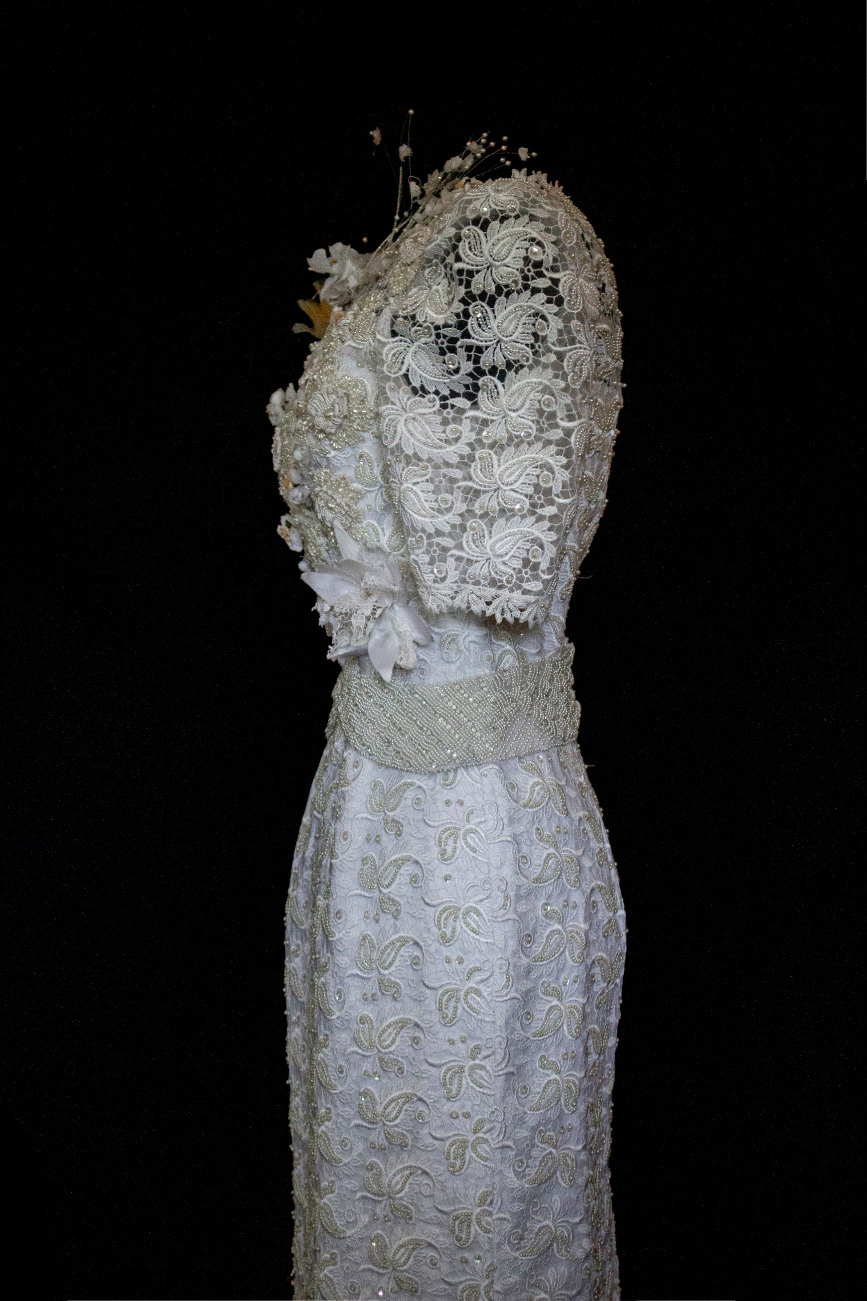 359 - VINTAGE 80s BEADED LACE SHEATH DRESS: WHITE & GOLD WEDDING GOWN WITH 3D FLORAL DETAILS