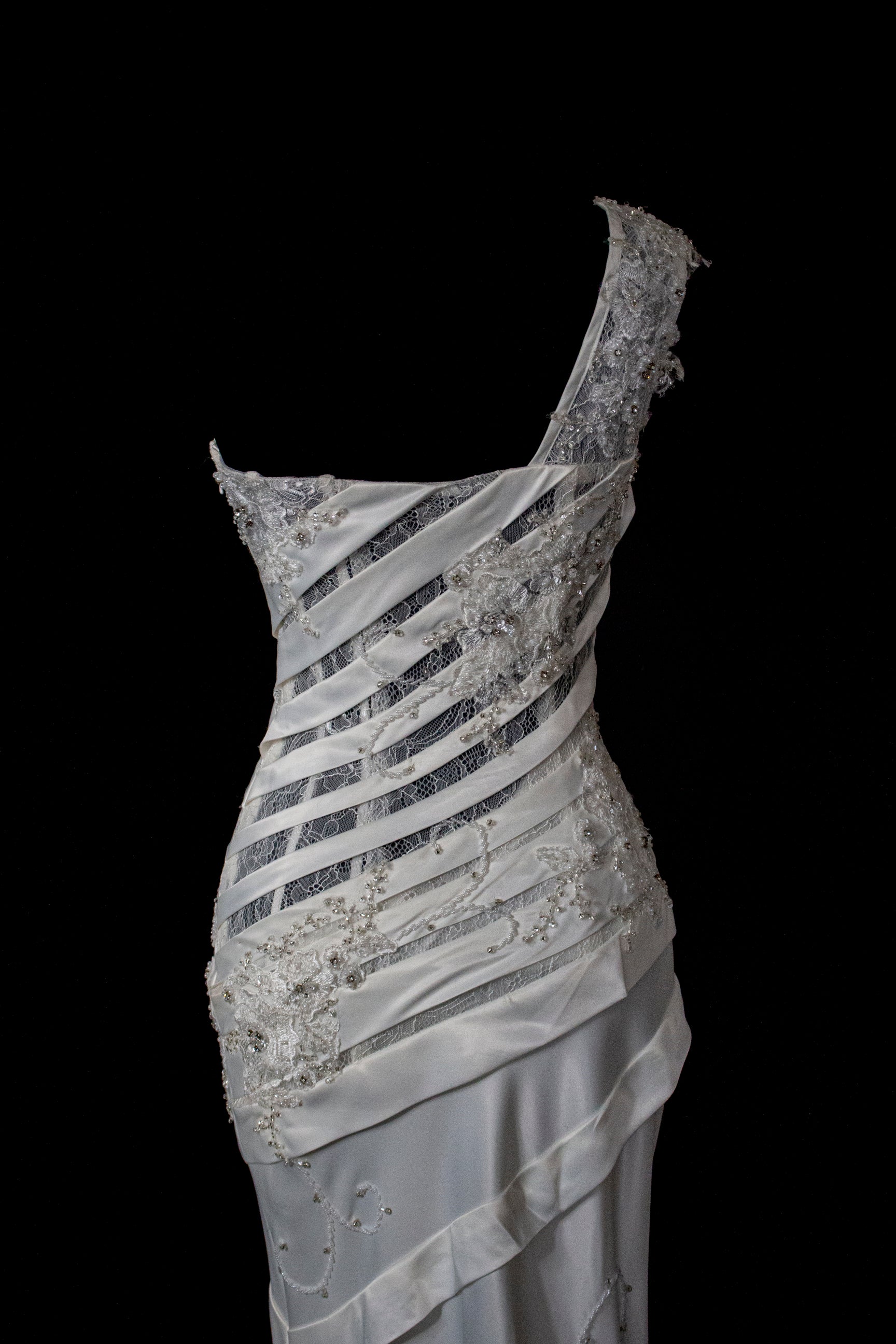 328 - SENSUAL Y2K VINTAGE BRIDAL MERMAID: SHEER ONE-SHOULDER STRETCH SATIN WITH EMBROIDERY - Vague atelier