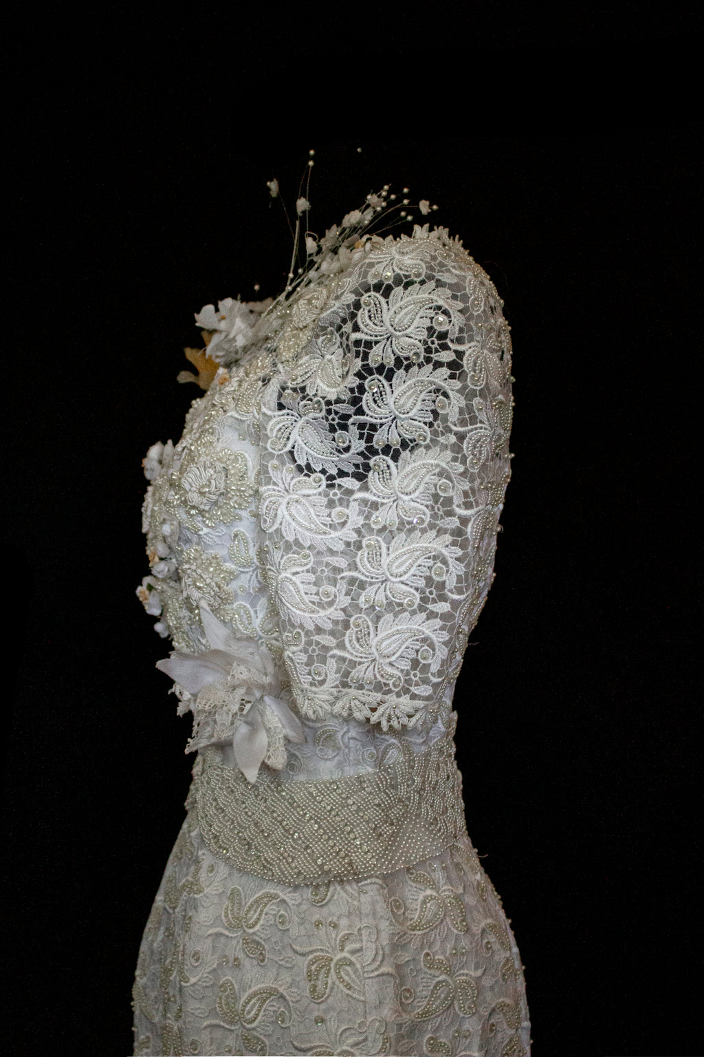 359 - VINTAGE 80s BEADED LACE SHEATH DRESS: WHITE & GOLD WEDDING GOWN WITH 3D FLORAL DETAILS