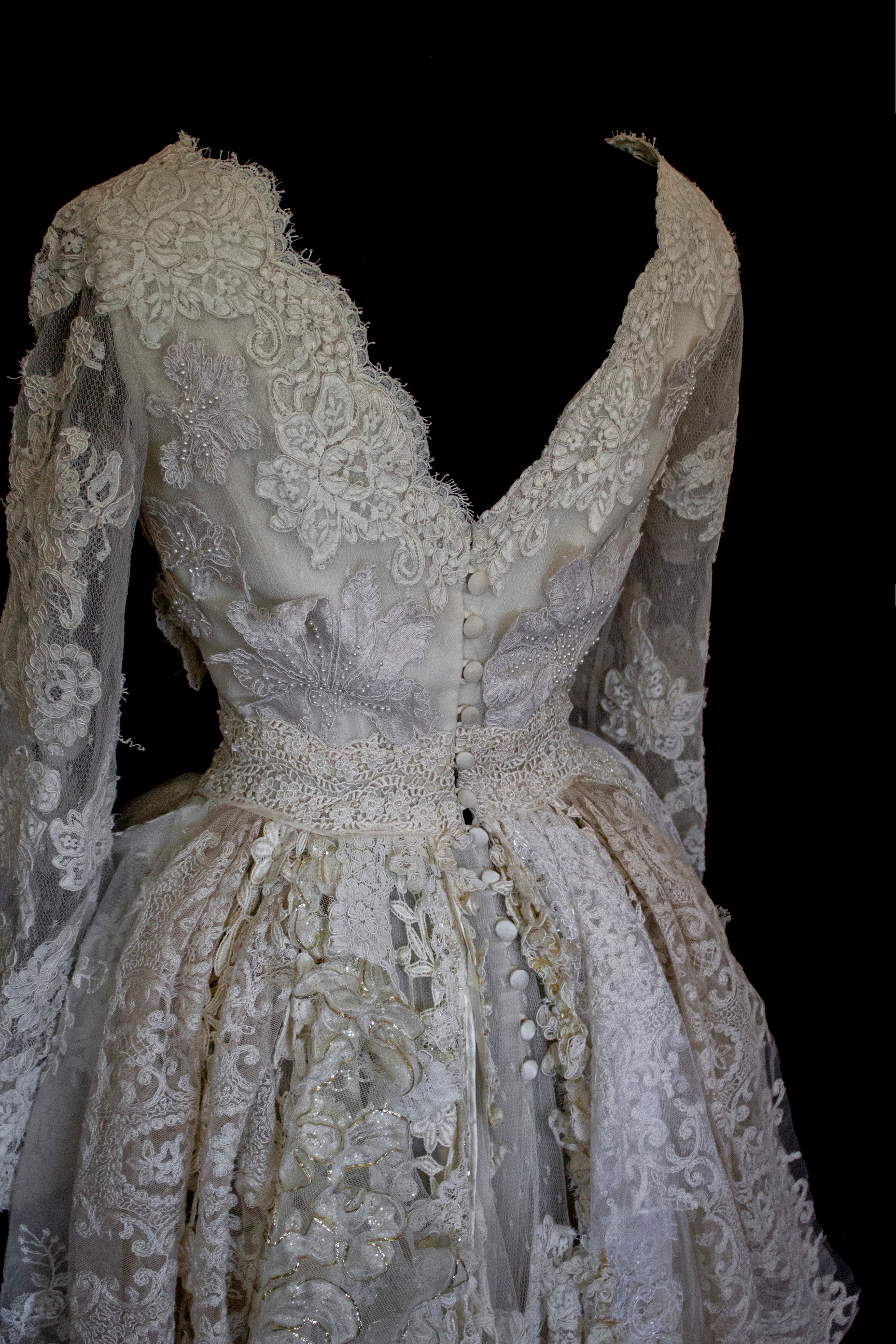356 - VINTAGE 90s UPCYCLED LACE WEDDING DRESS: IVORY GOWN WITH POLKA DOT TULLE & ANTIQUE MACRAME DETAILS - Vague atelier