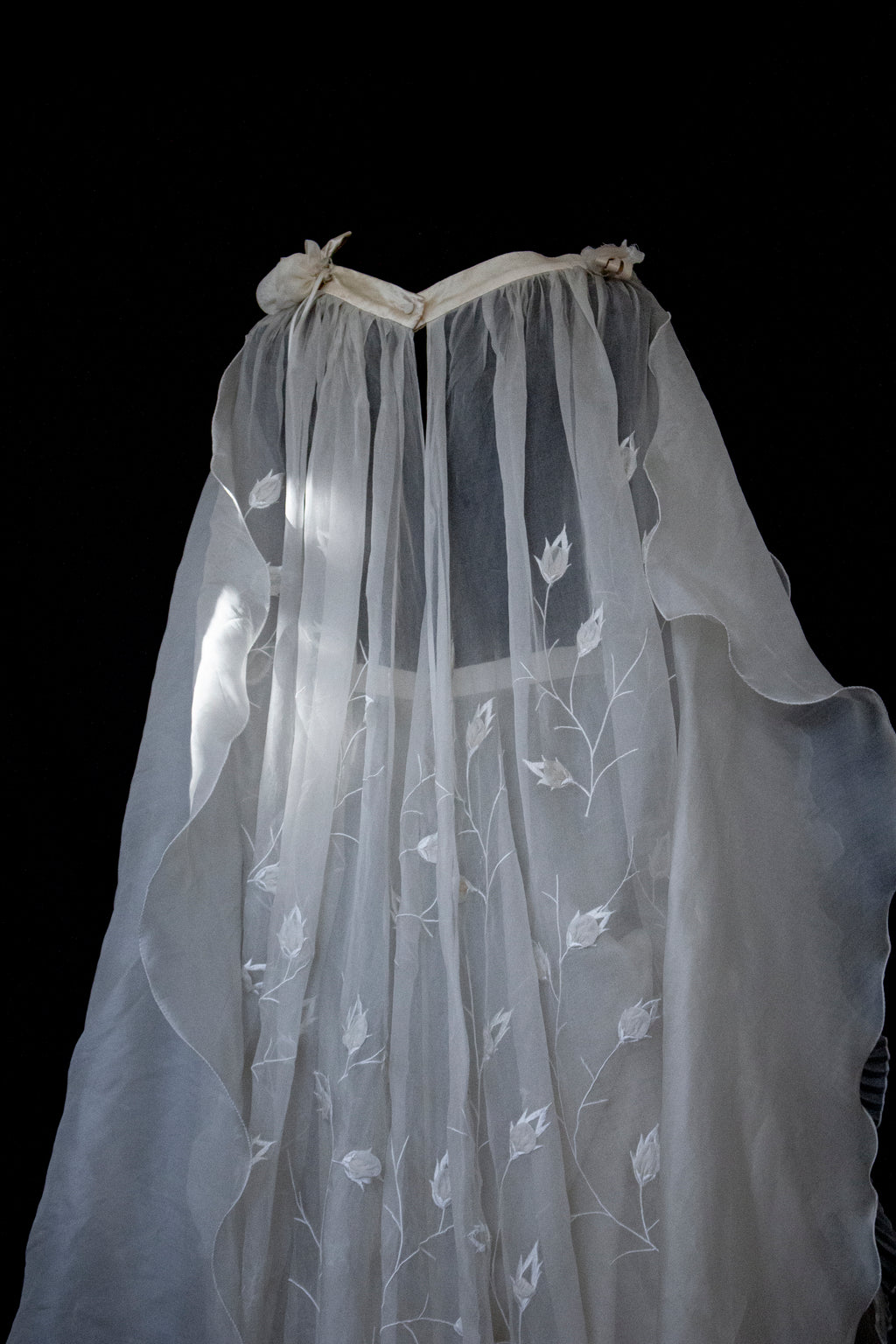 323 - BUCOLIC SILK ORGANDIE WEDDING SET: VINTAGE BUTTERFLY CAPE & DRAPED SKIRT - Vague atelier